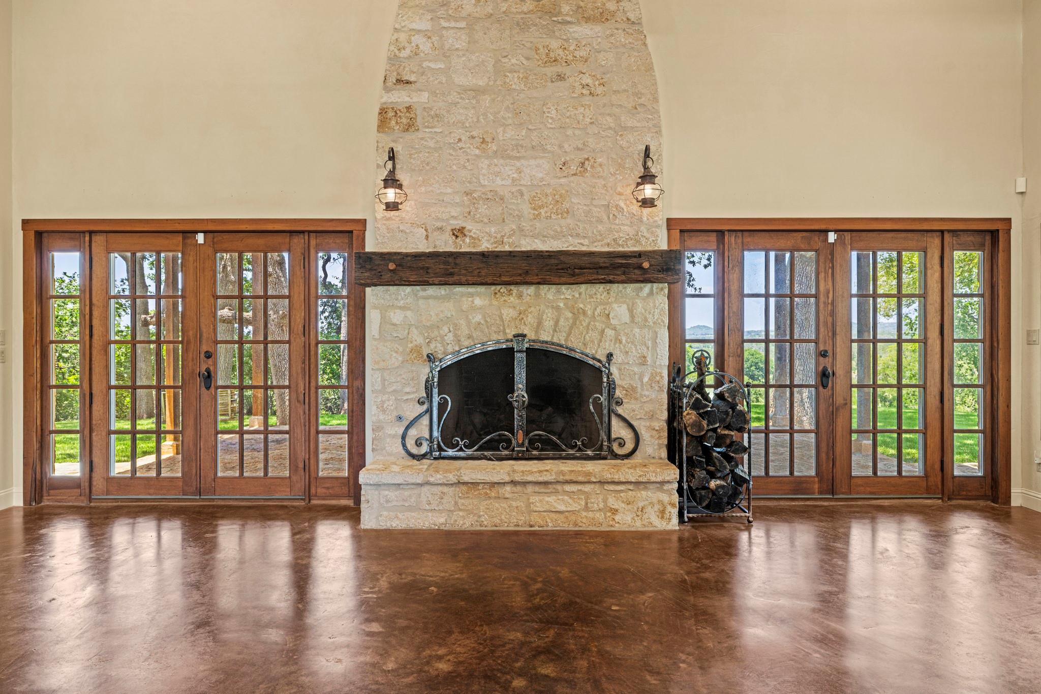 810 Clear Creek Rd, Fredericksburg, TX 78624