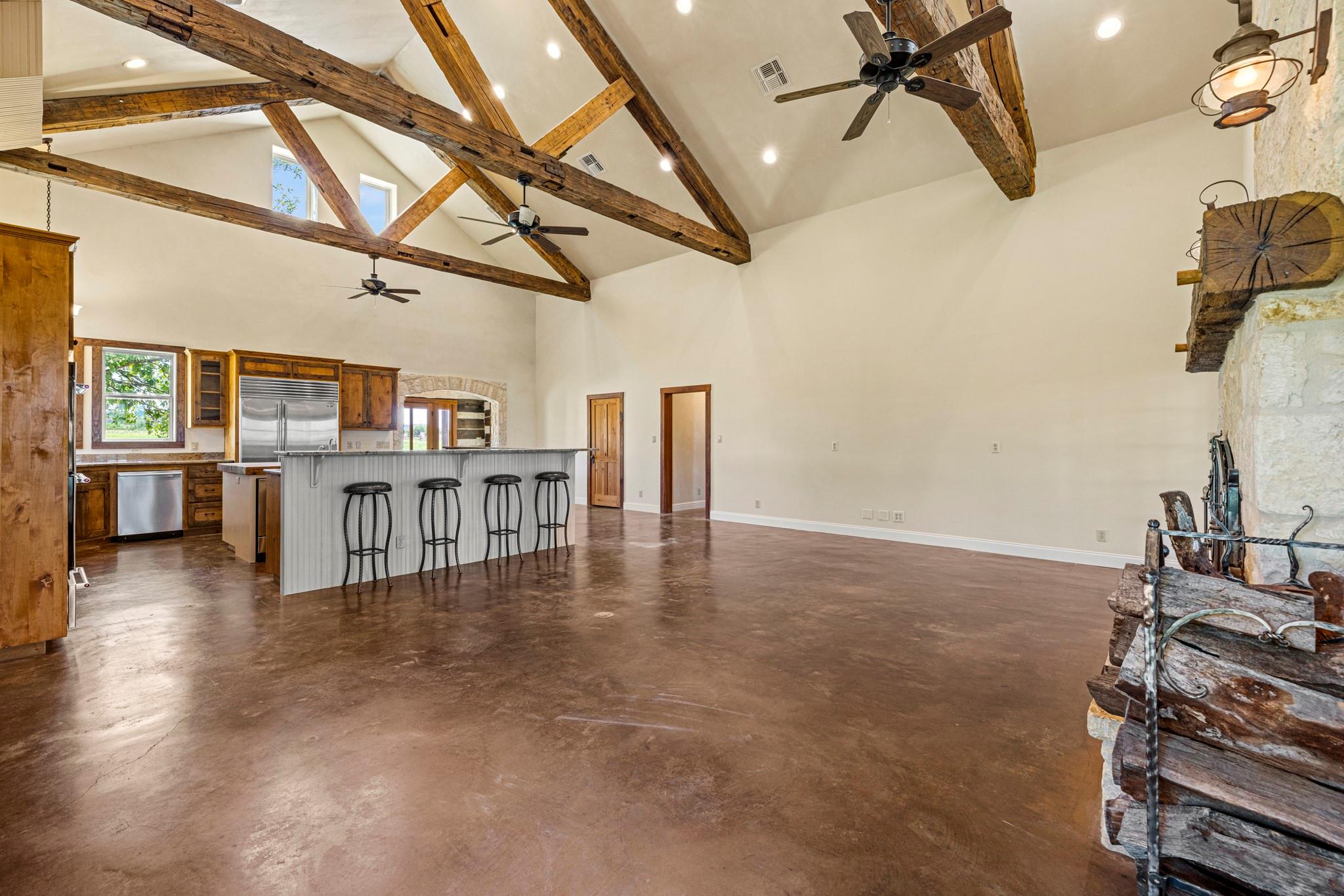 810 Clear Creek Rd, Fredericksburg, TX 78624