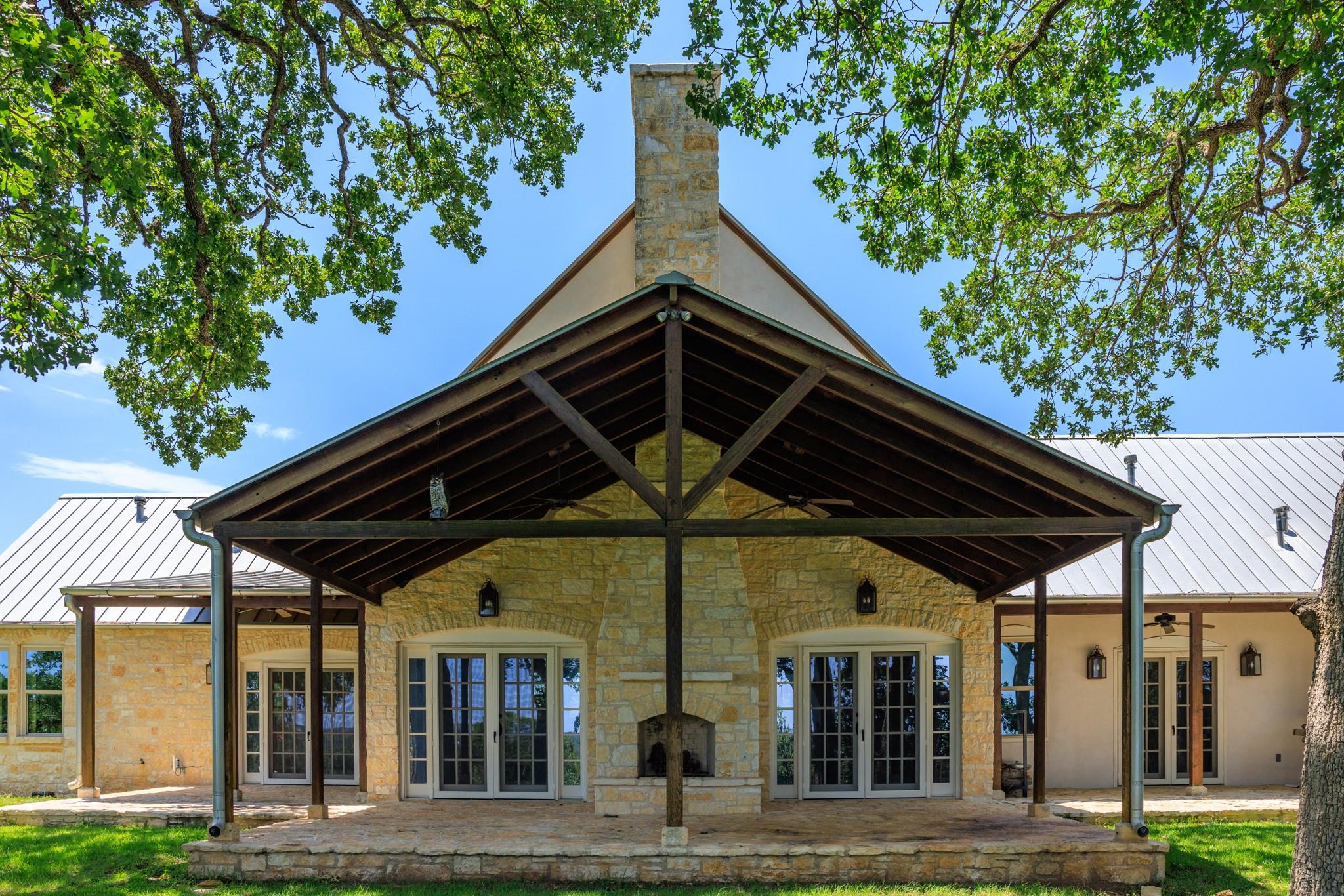 810 Clear Creek Rd, Fredericksburg, TX 78624