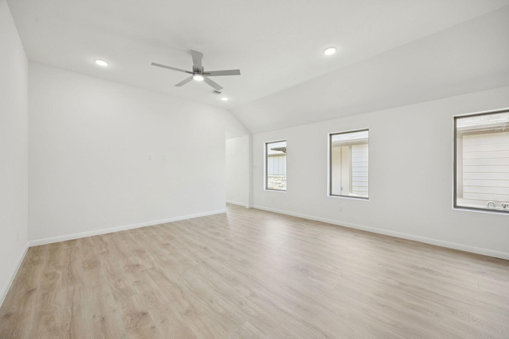 124 Tolo Dr, Elgin, TX 78621