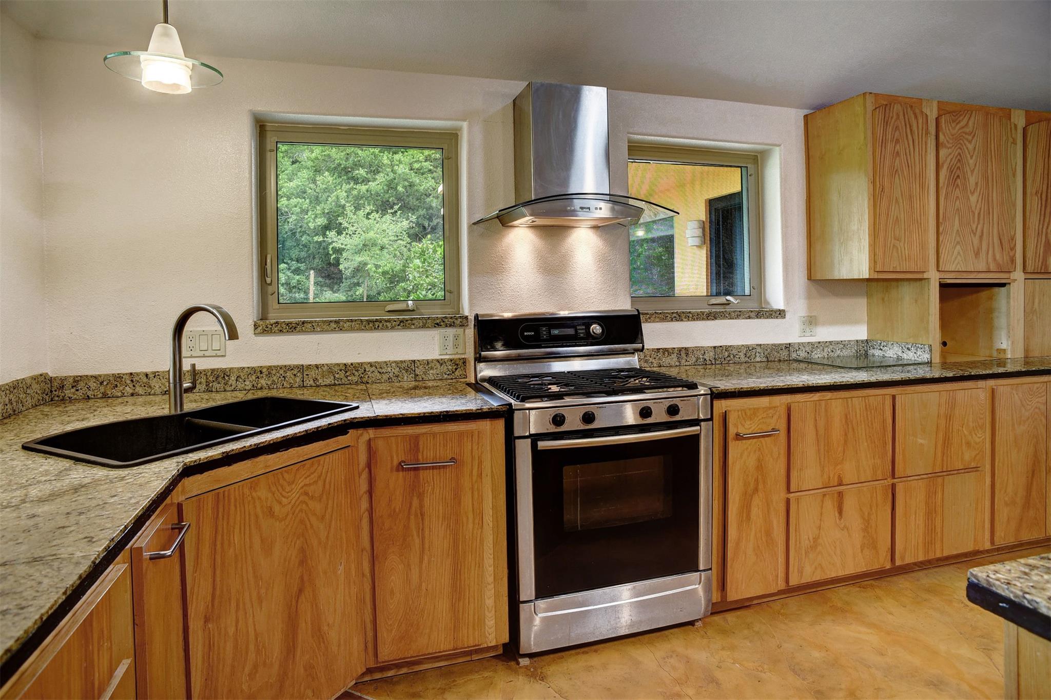 123 Konahuanui Ln, Bastrop, TX 78602