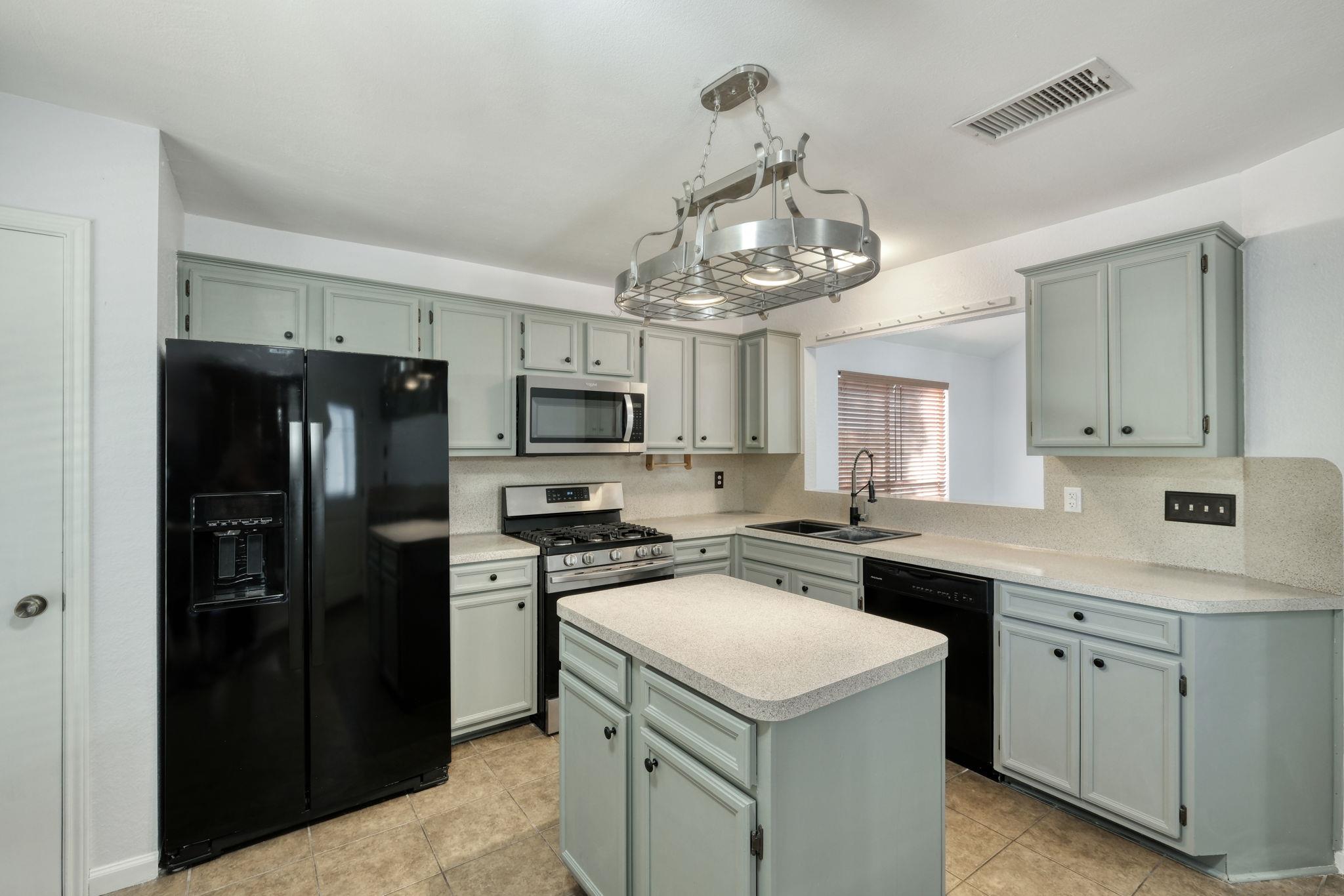 1810 Parkwood Dr, Leander, TX 78641