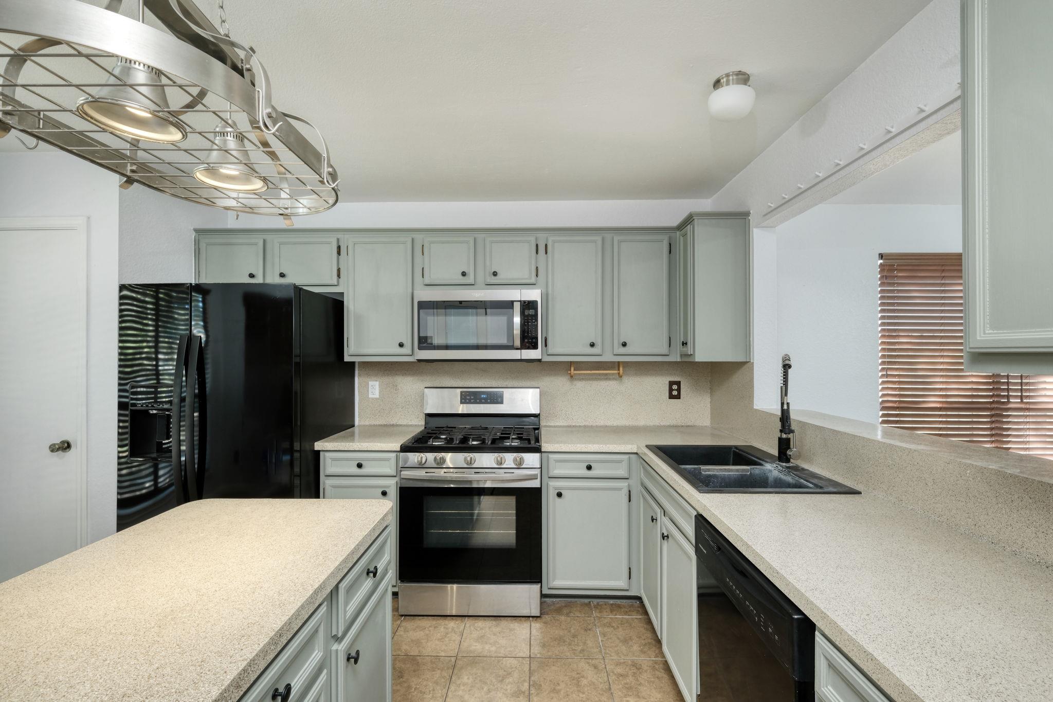 1810 Parkwood Dr, Leander, TX 78641