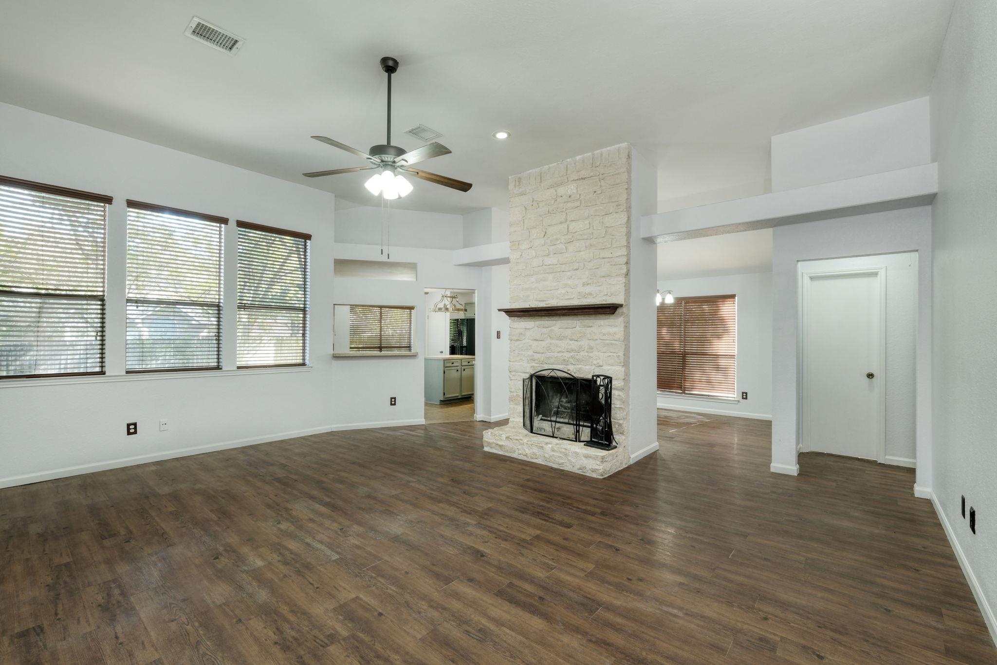 1810 Parkwood Dr, Leander, TX 78641