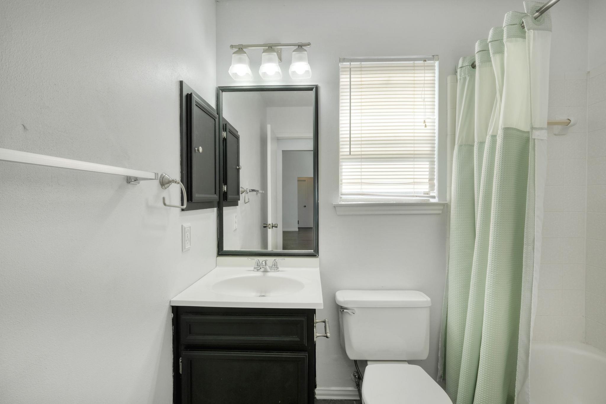 1810 Parkwood Dr, Leander, TX 78641