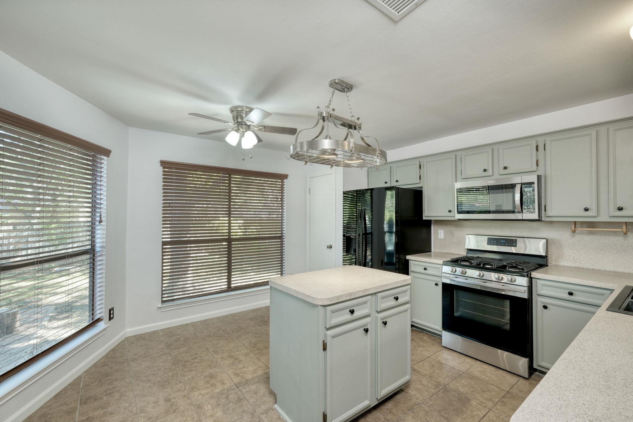 1810 Parkwood Dr, Leander, TX 78641