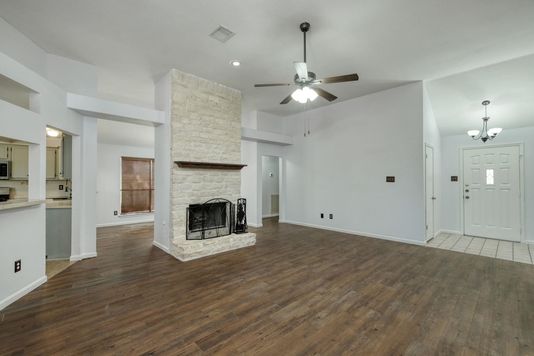 1810 Parkwood Dr, Leander, TX 78641