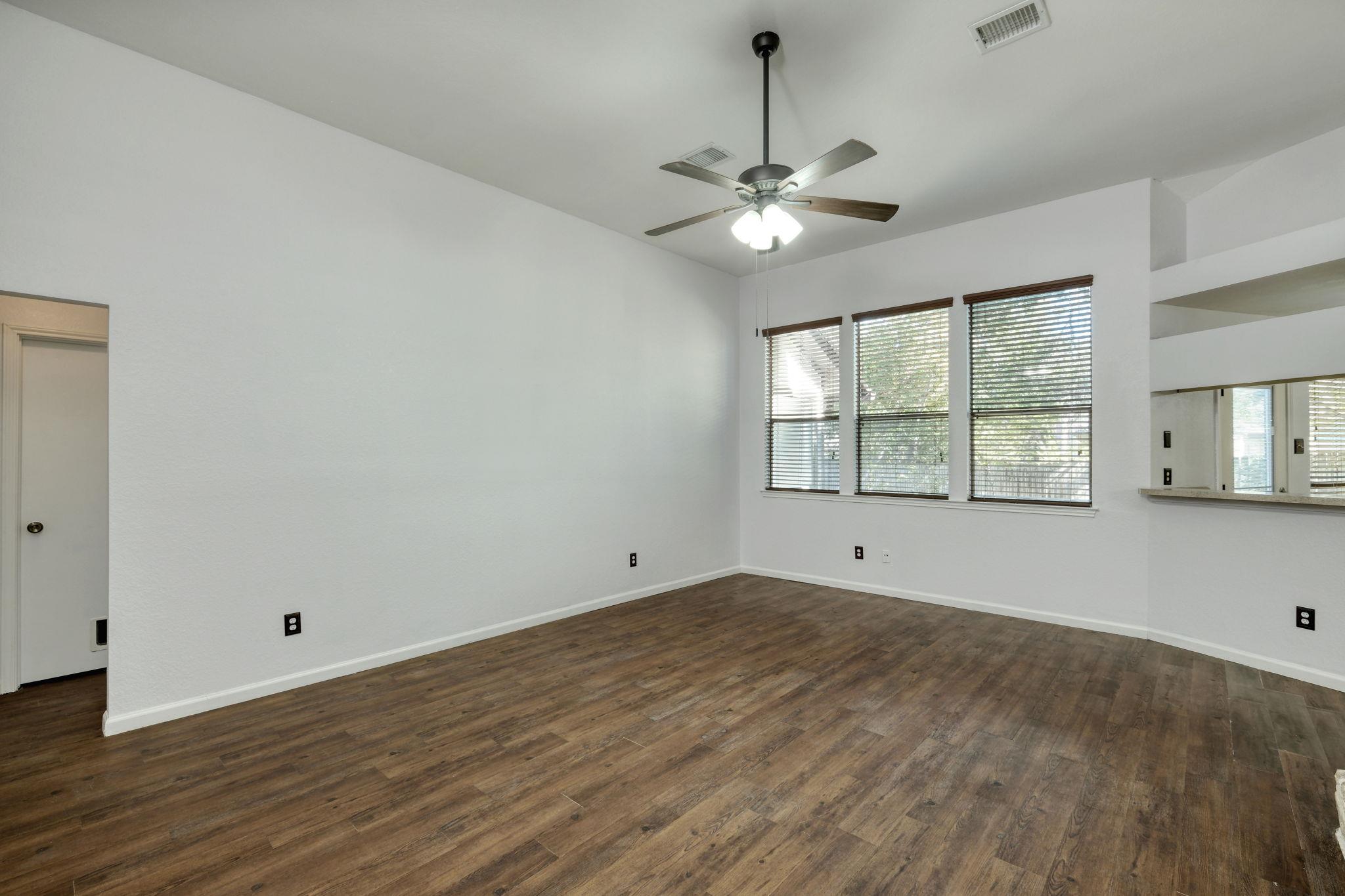 1810 Parkwood Dr, Leander, TX 78641