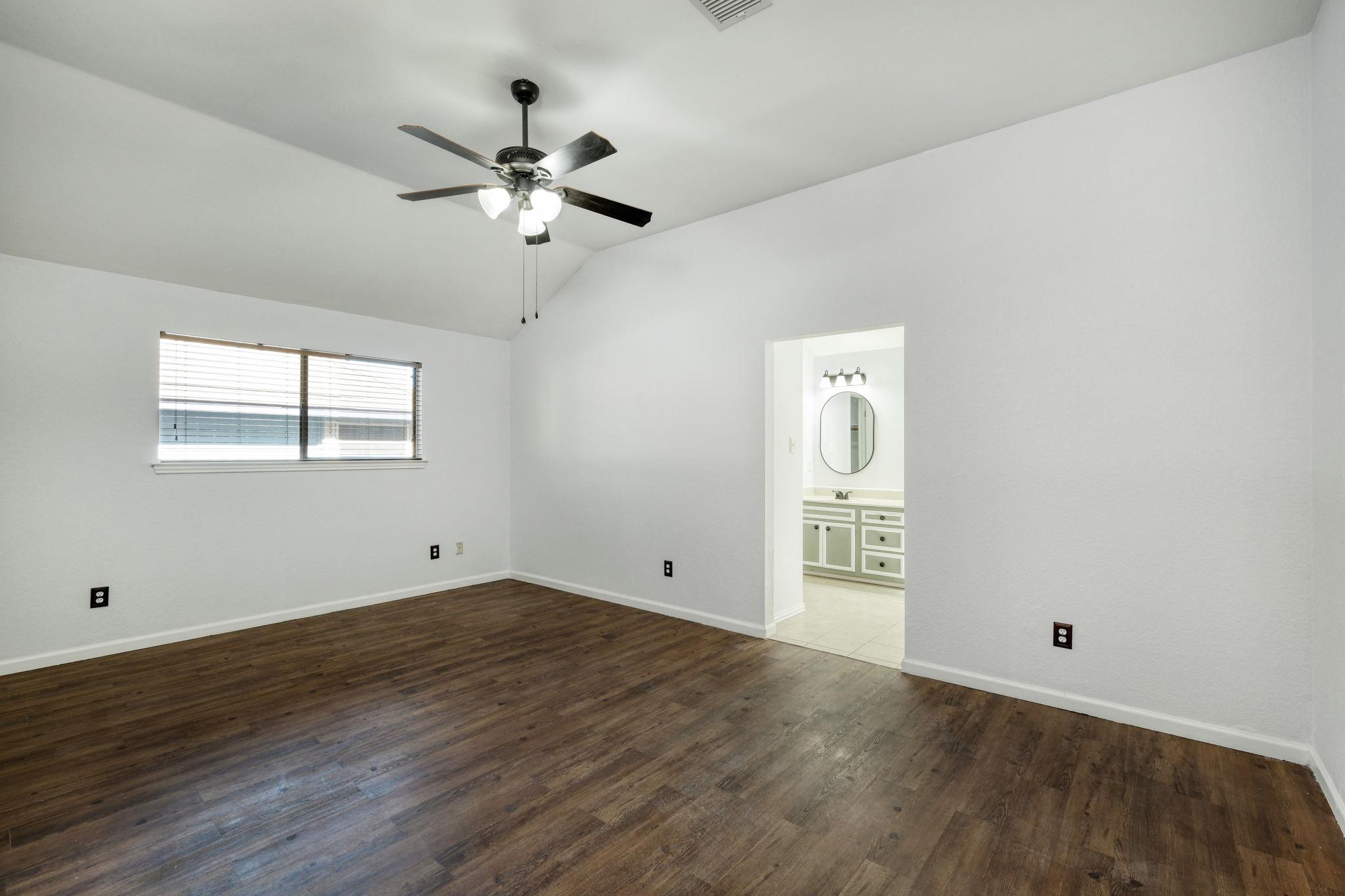 1810 Parkwood Dr, Leander, TX 78641