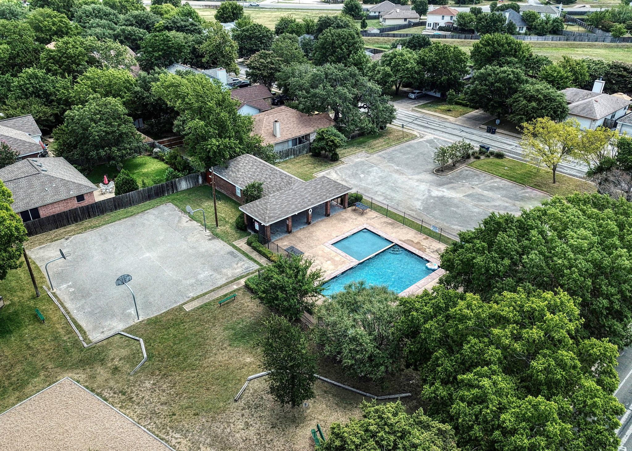 1810 Parkwood Dr, Leander, TX 78641