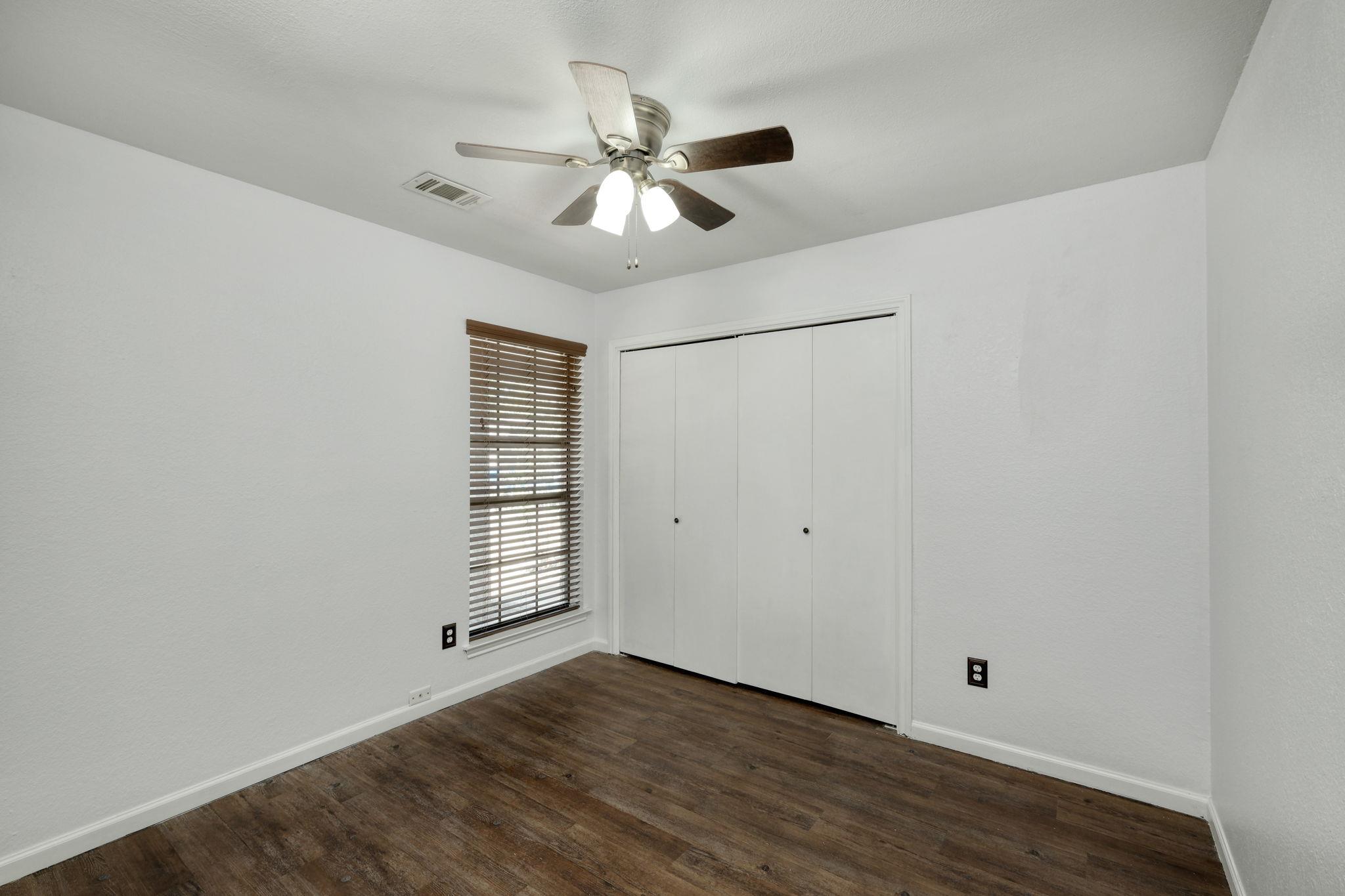 1810 Parkwood Dr, Leander, TX 78641