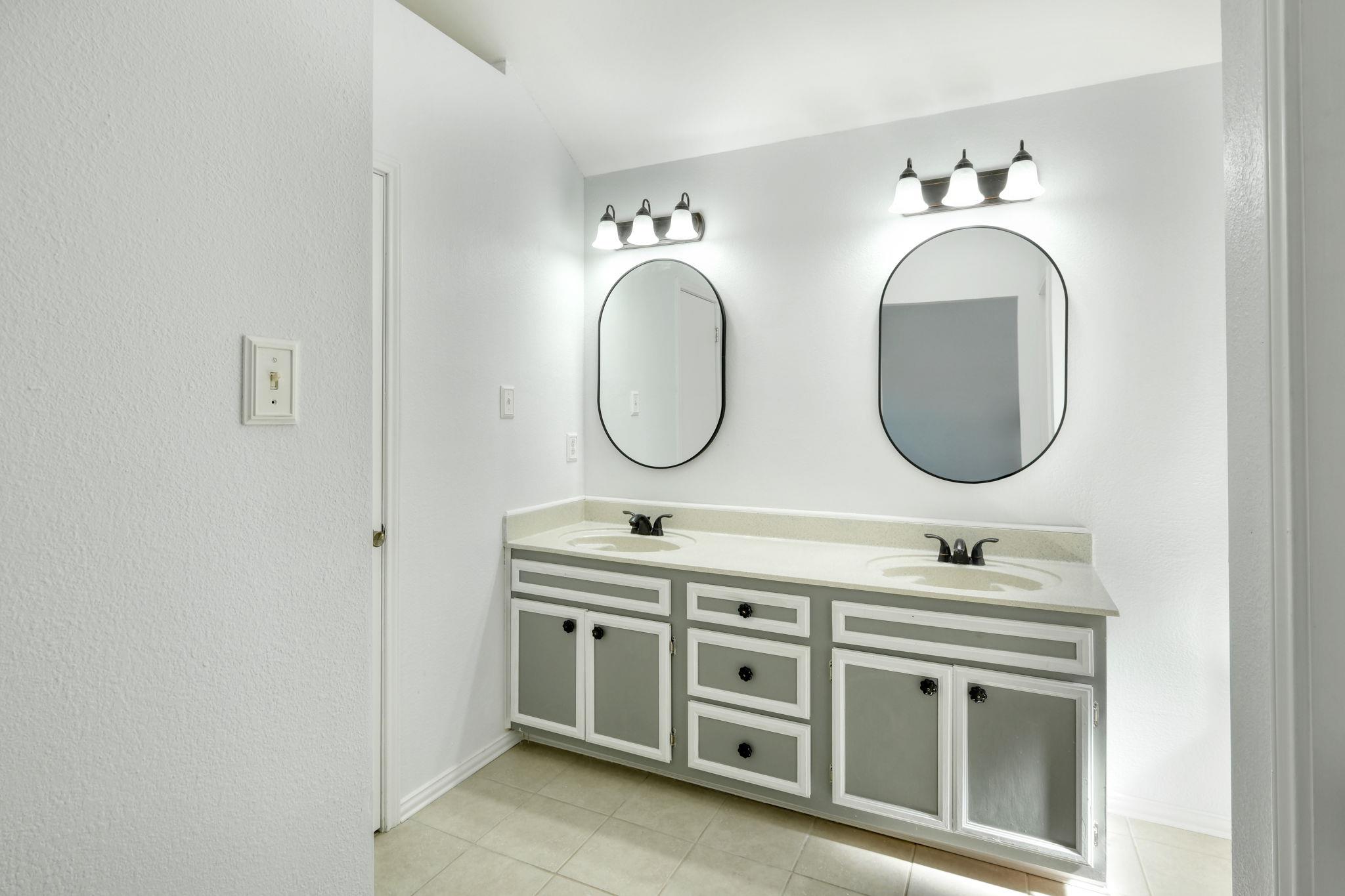 1810 Parkwood Dr, Leander, TX 78641