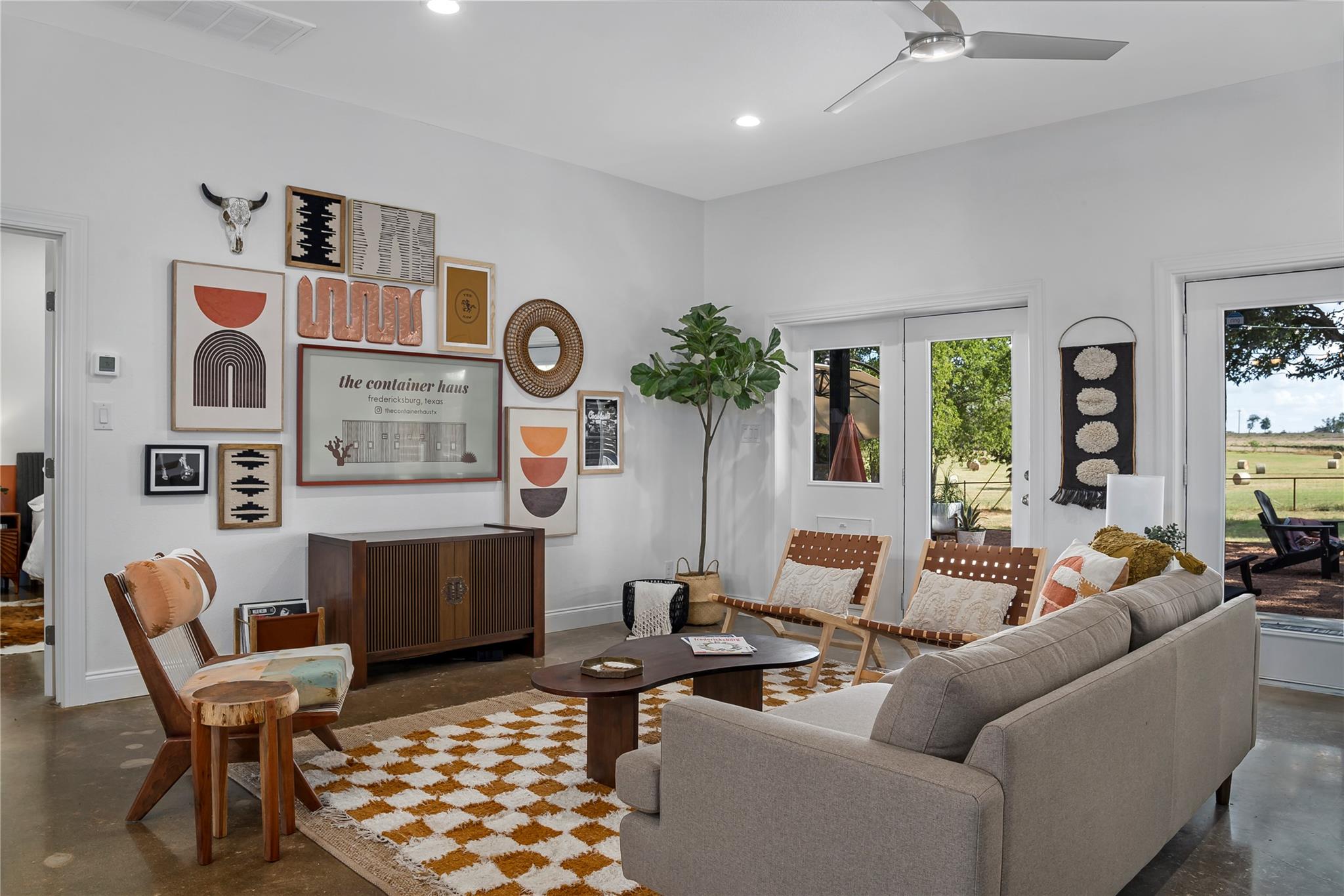 849 W Live Oak St, Fredericksburg, TX 78624