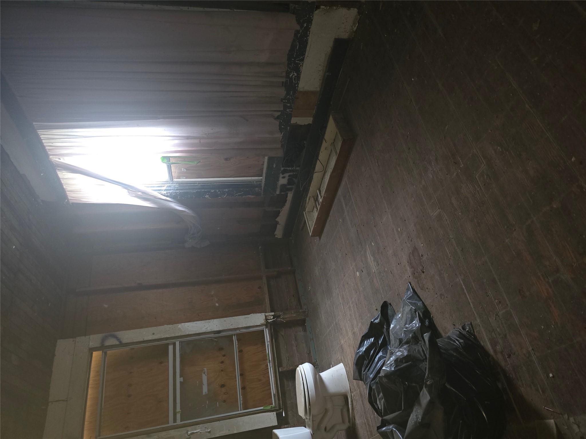 901 W 5th St, Taylor, TX 76574