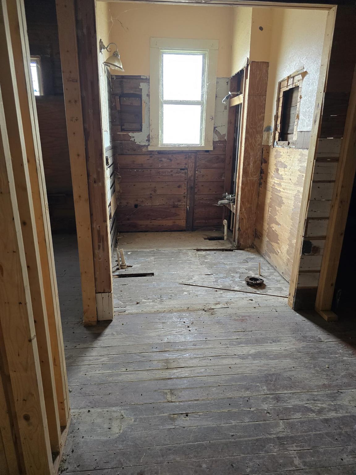 901 W 5th St, Taylor, TX 76574