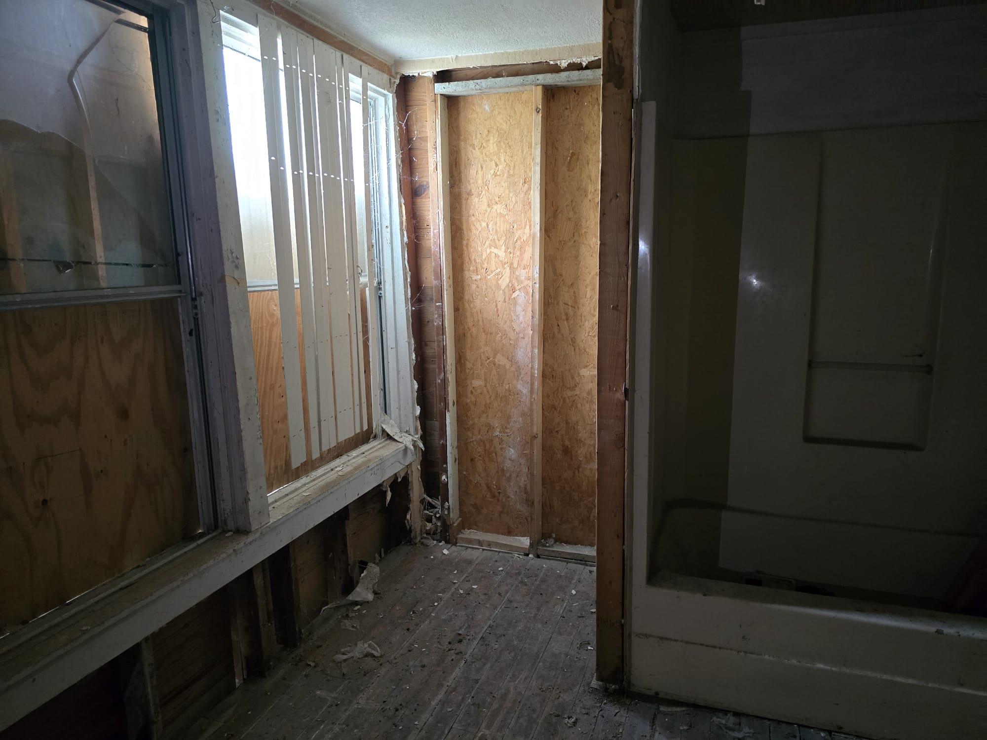 901 W 5th St, Taylor, TX 76574