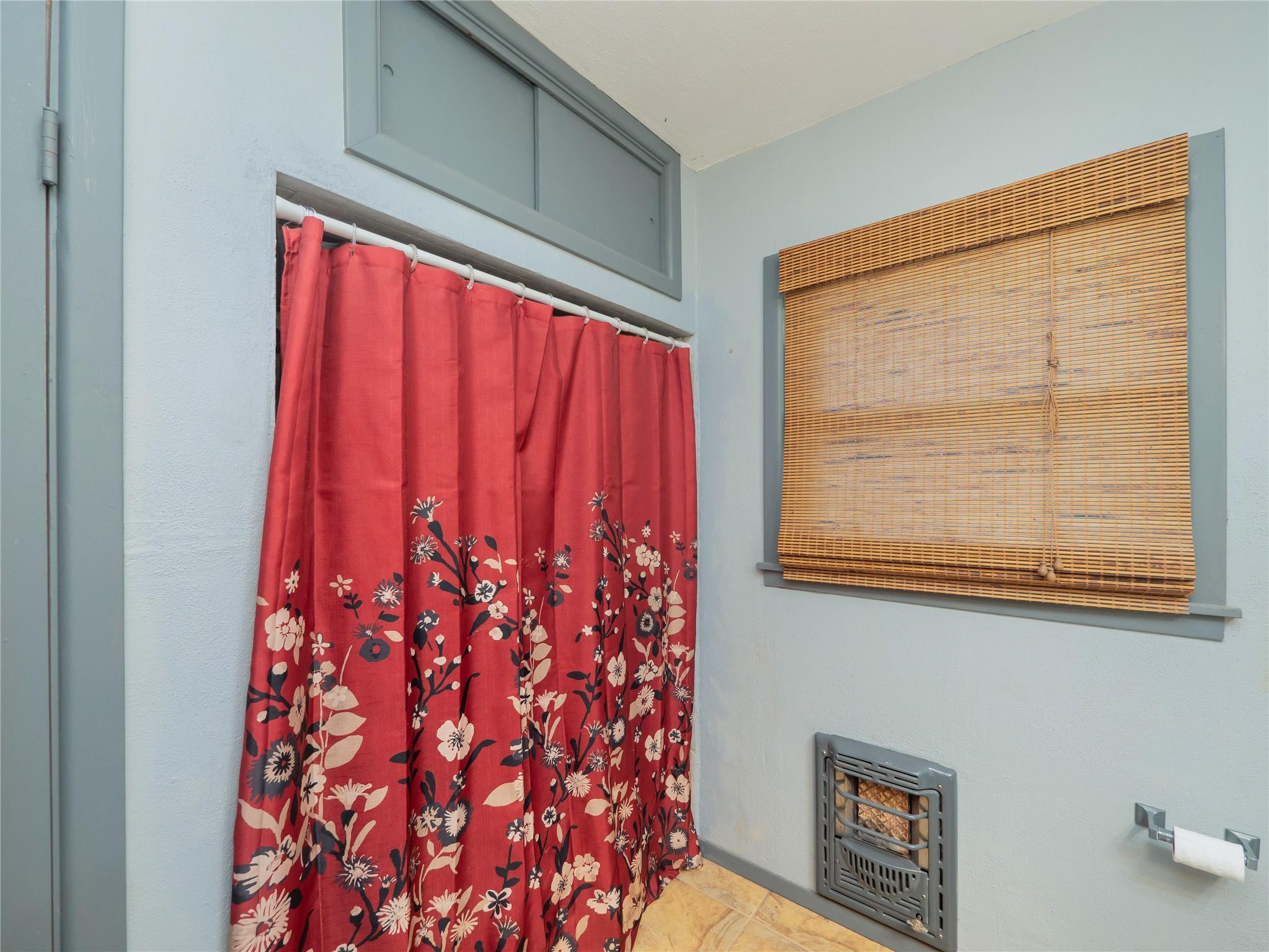 1207 Flag St, Llano, TX 78643