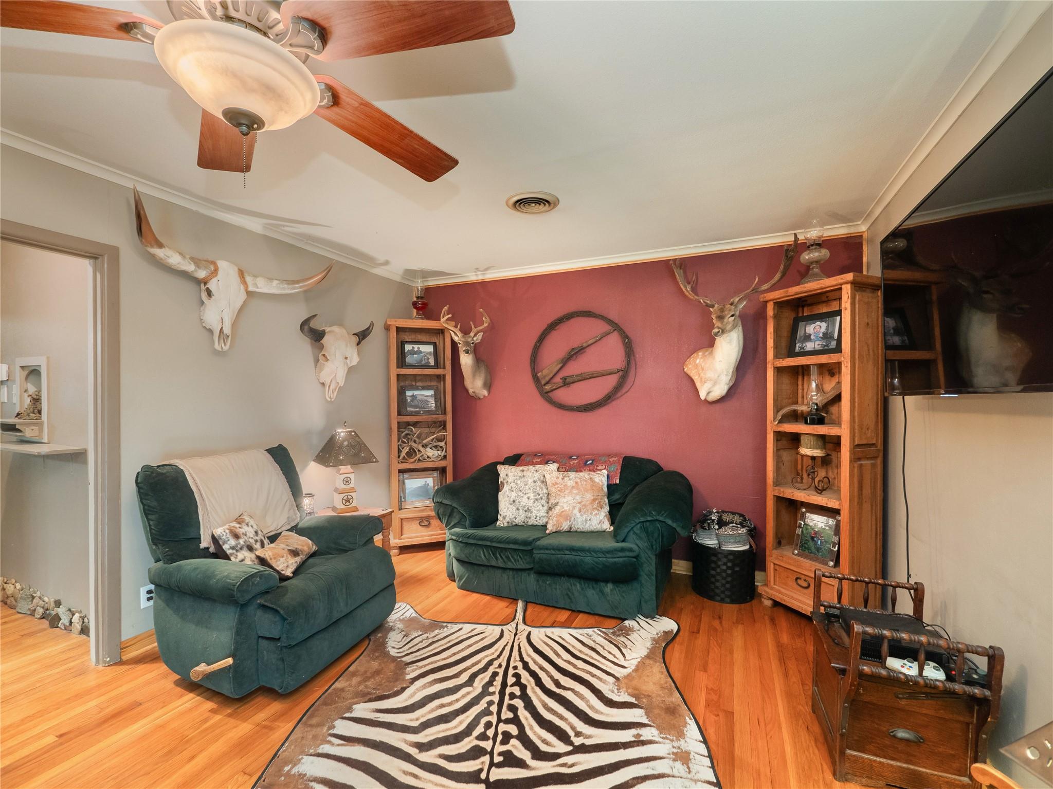 1207 Flag St, Llano, TX 78643