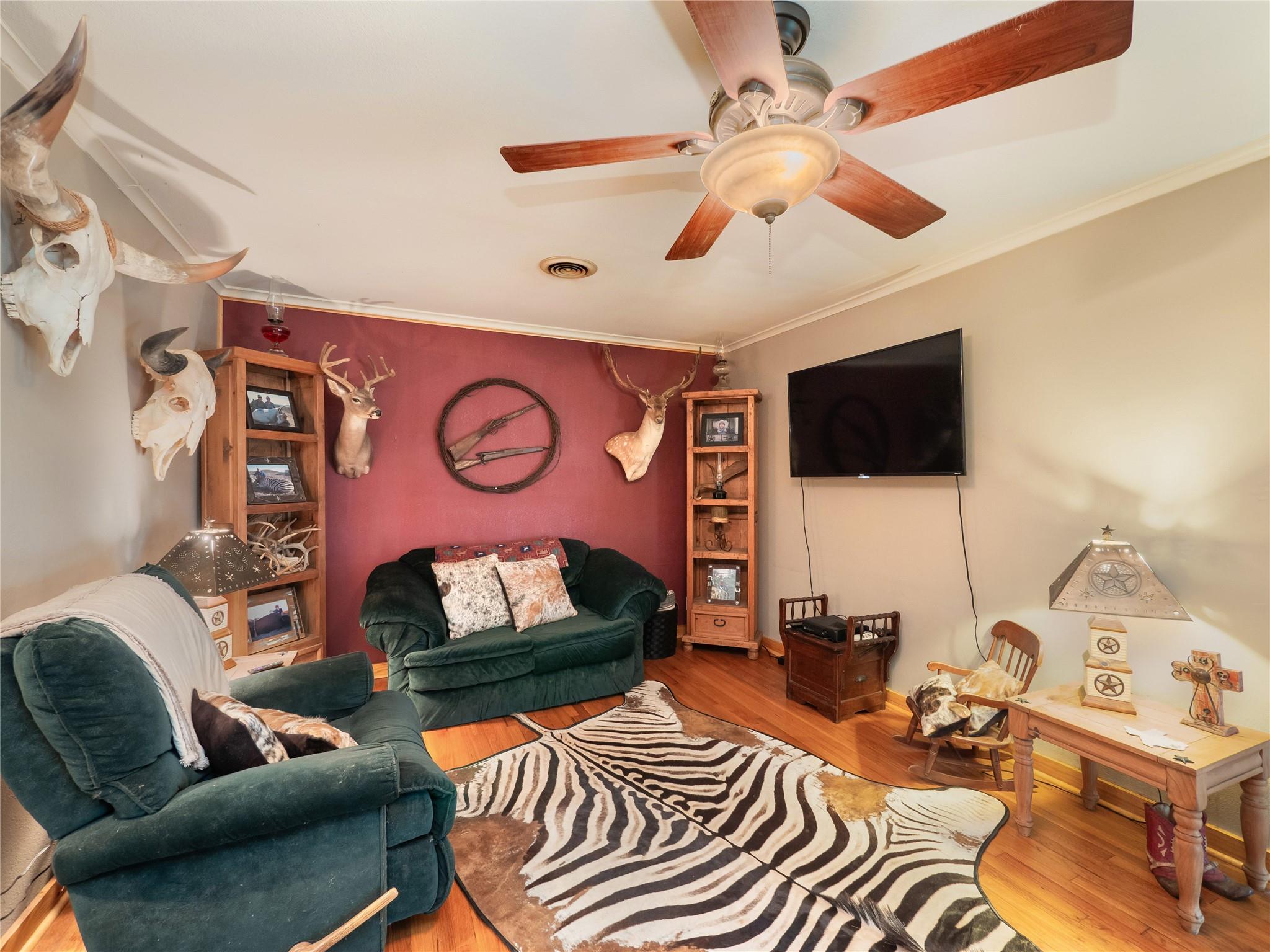 1207 Flag St, Llano, TX 78643