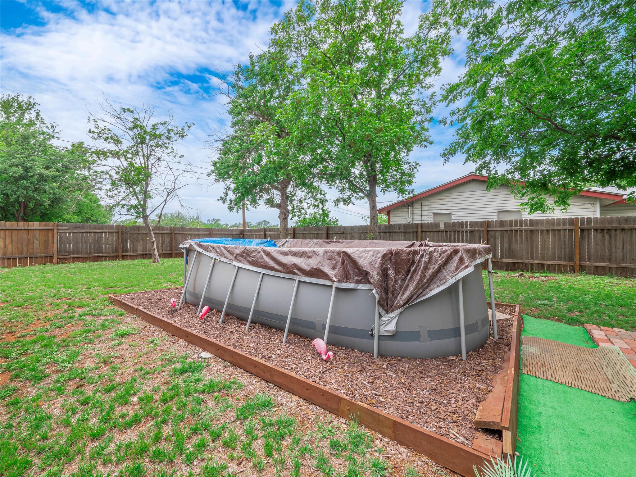 1207 Flag St, Llano, TX 78643
