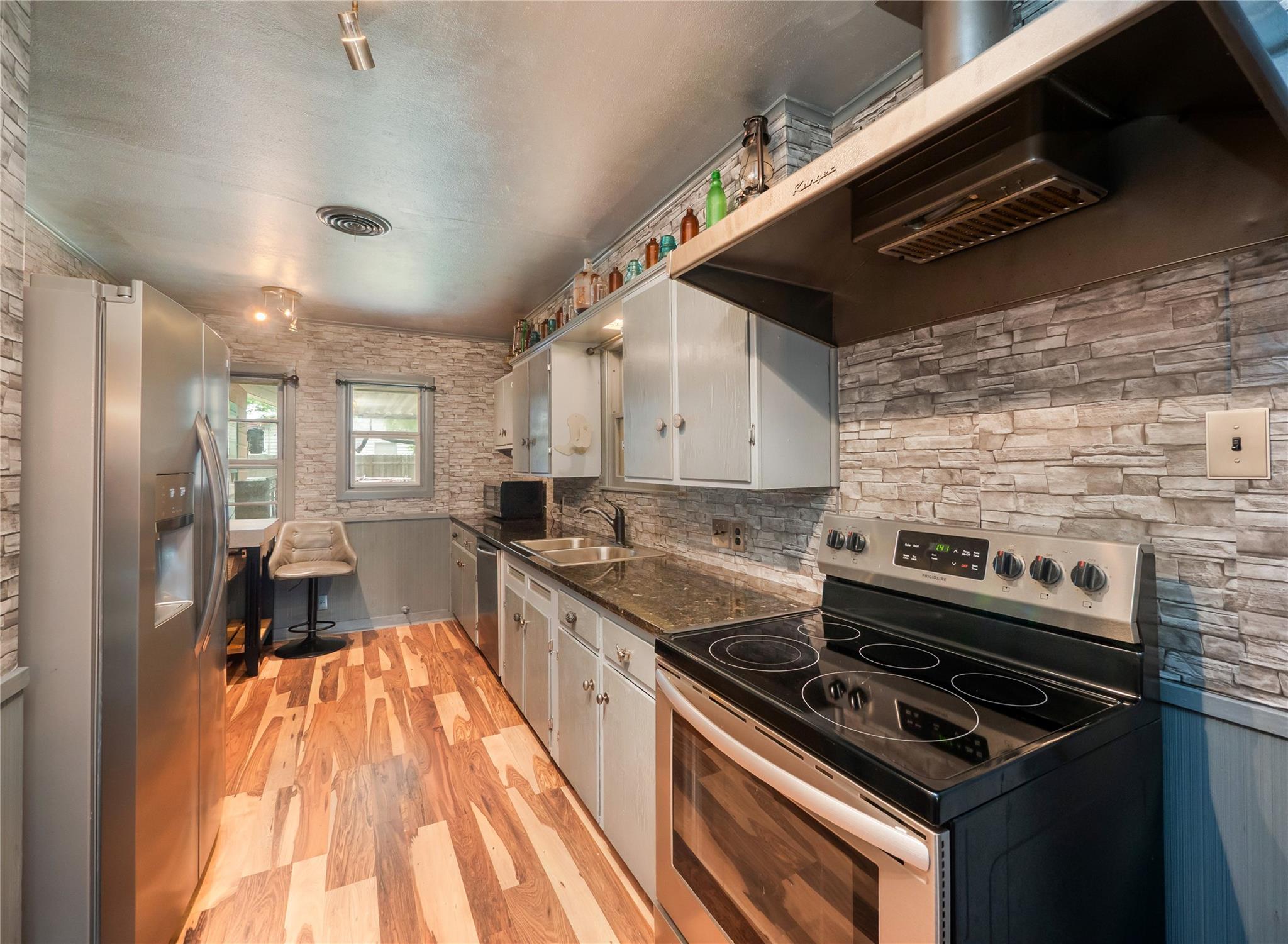 1207 Flag St, Llano, TX 78643