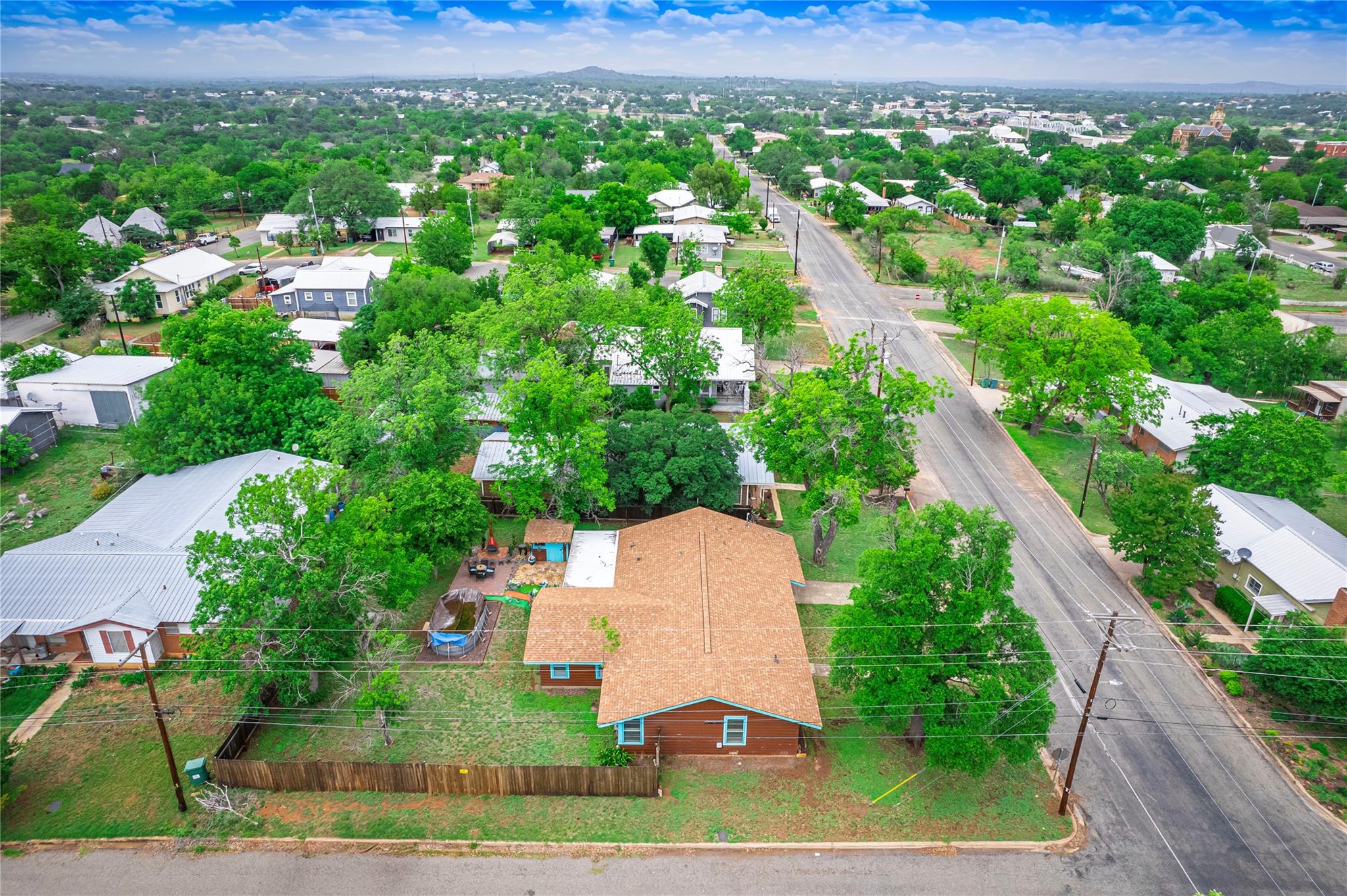 1207 Flag St, Llano, TX 78643