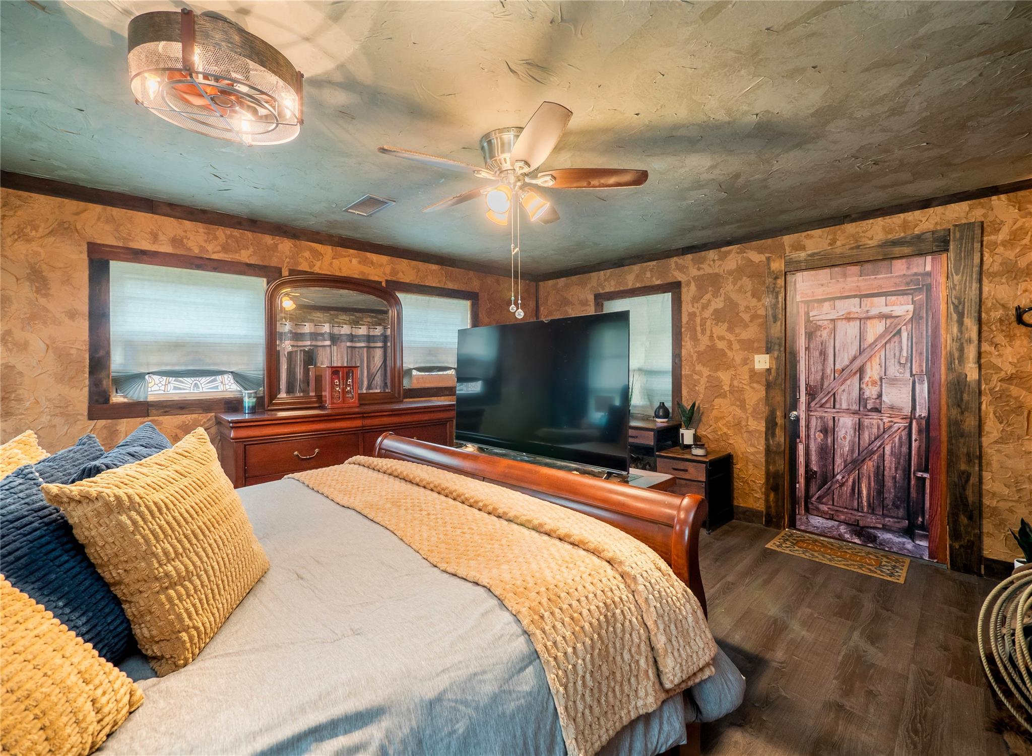 1207 Flag St, Llano, TX 78643