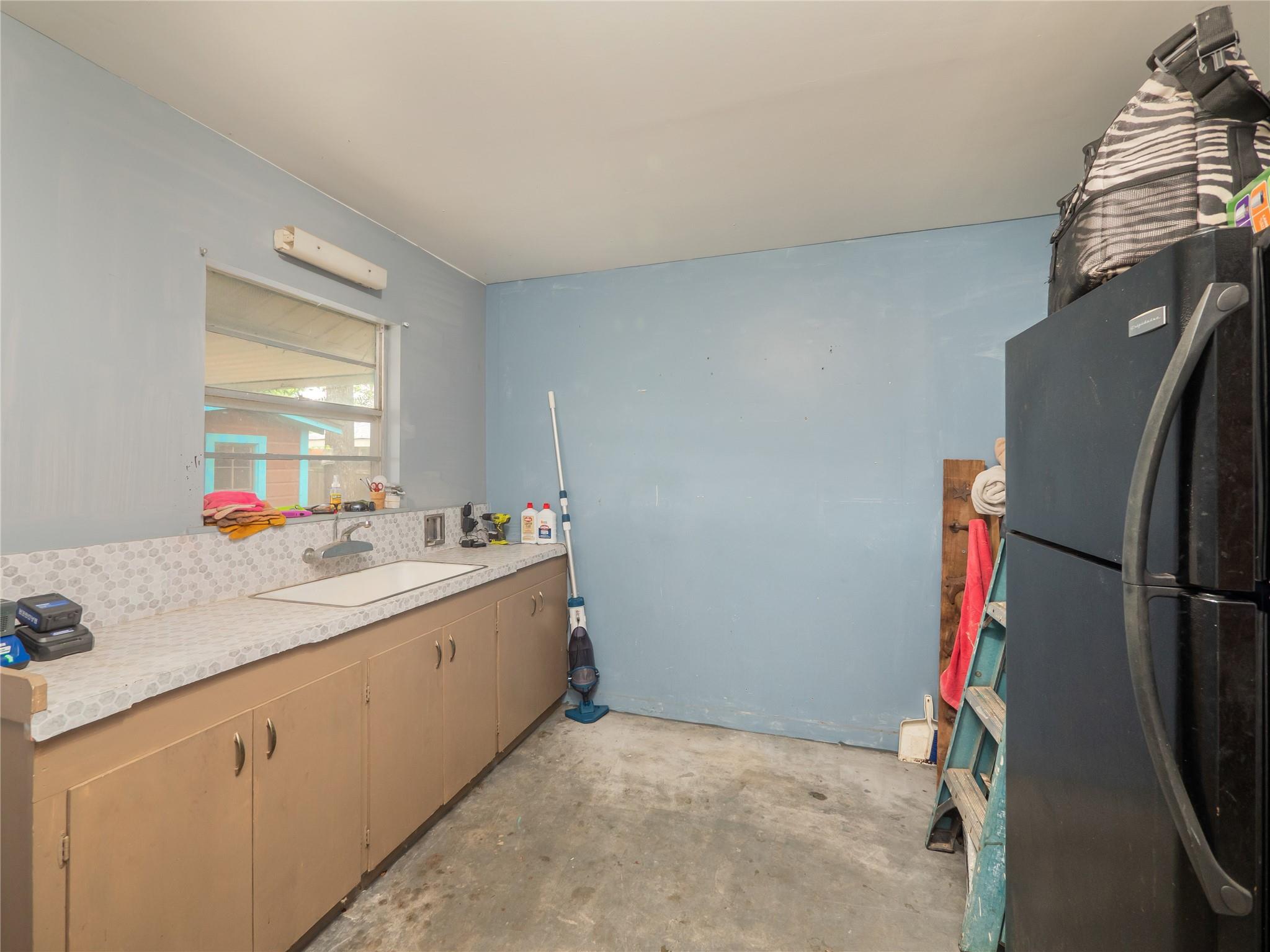 1207 Flag St, Llano, TX 78643