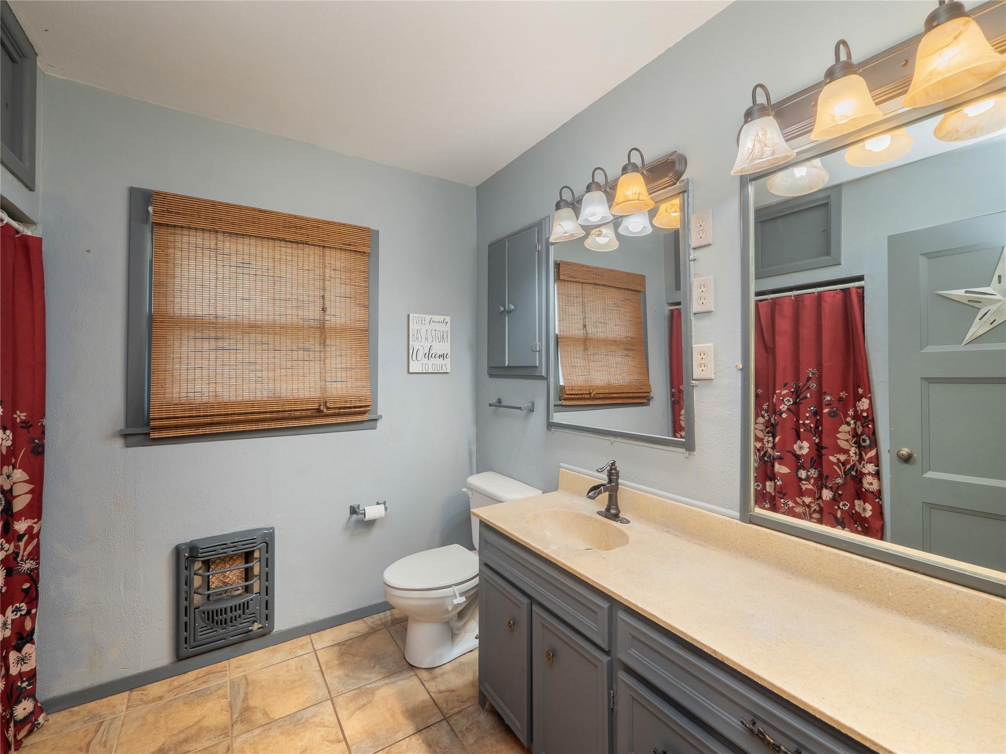 1207 Flag St, Llano, TX 78643