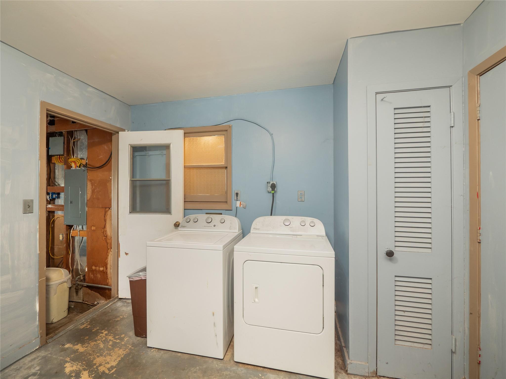 1207 Flag St, Llano, TX 78643