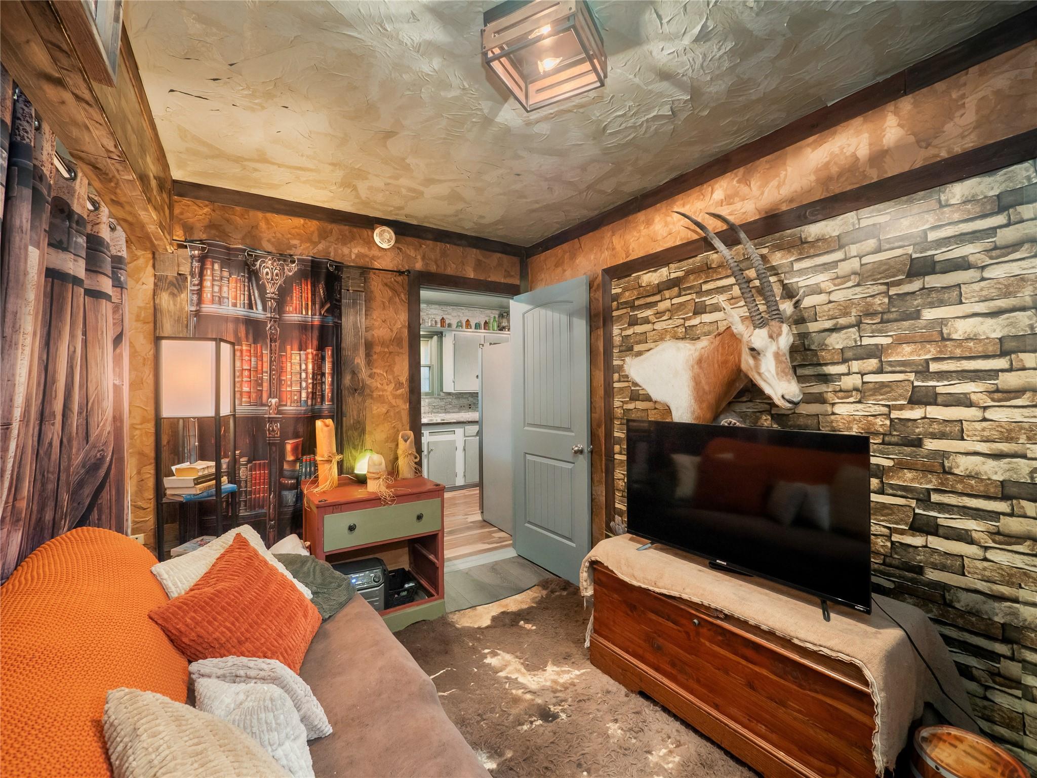 1207 Flag St, Llano, TX 78643