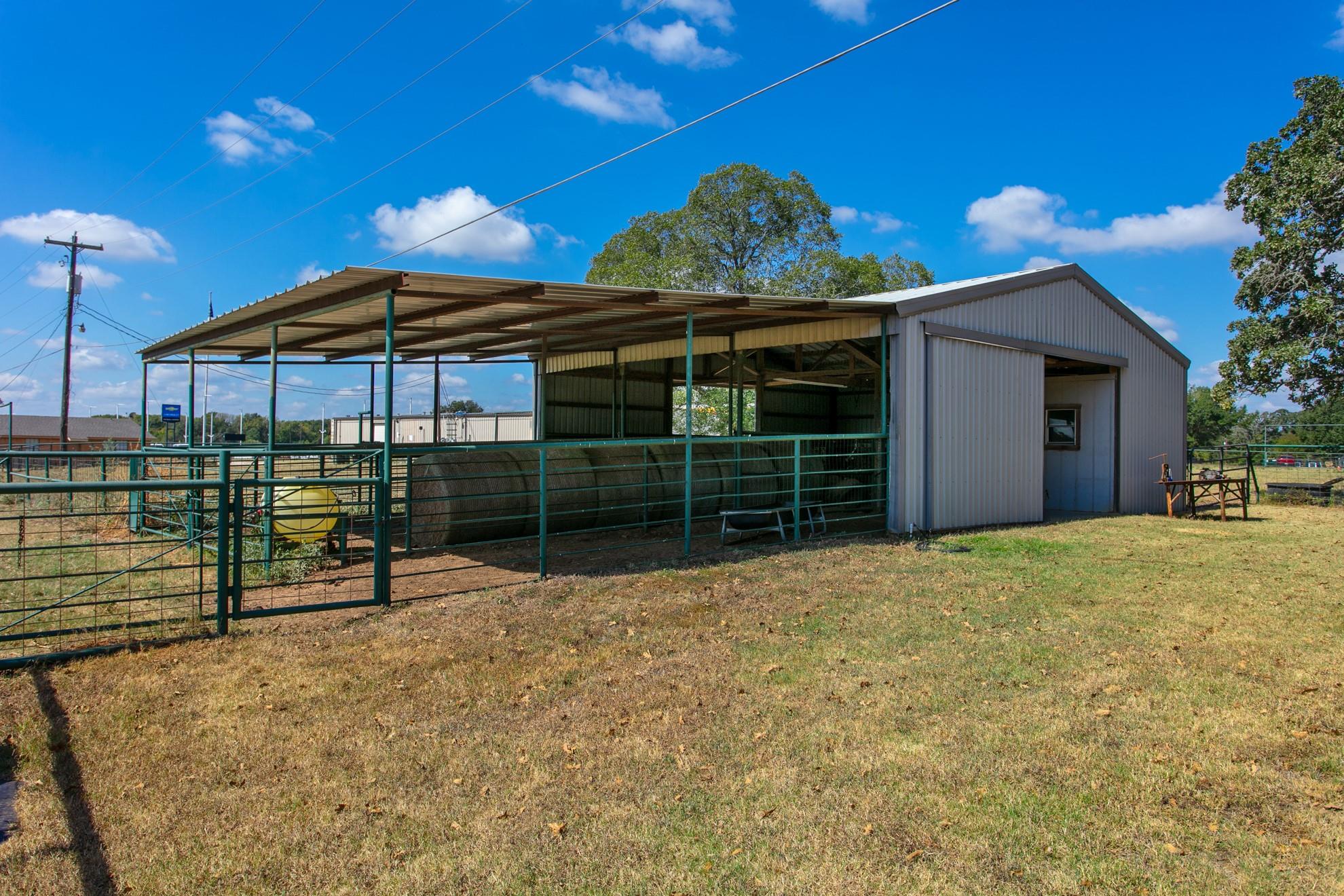 974 State Highway 21 Highway E, Caldwell, TX 77836