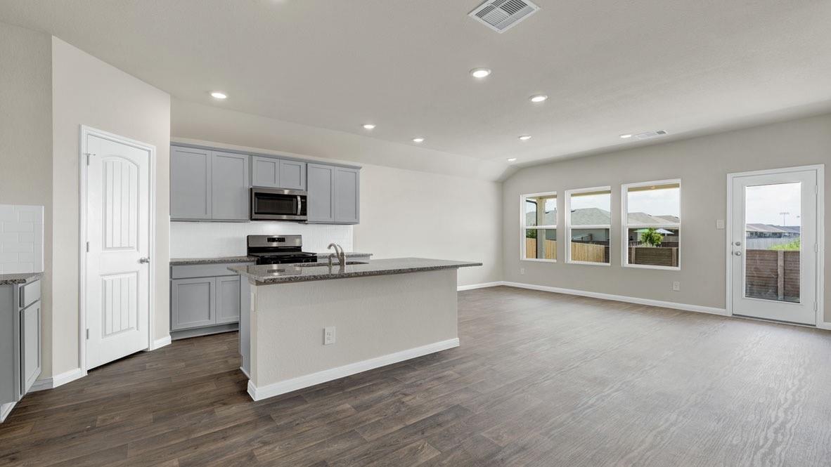 332 St Thomas St, Lockhart, TX 78644