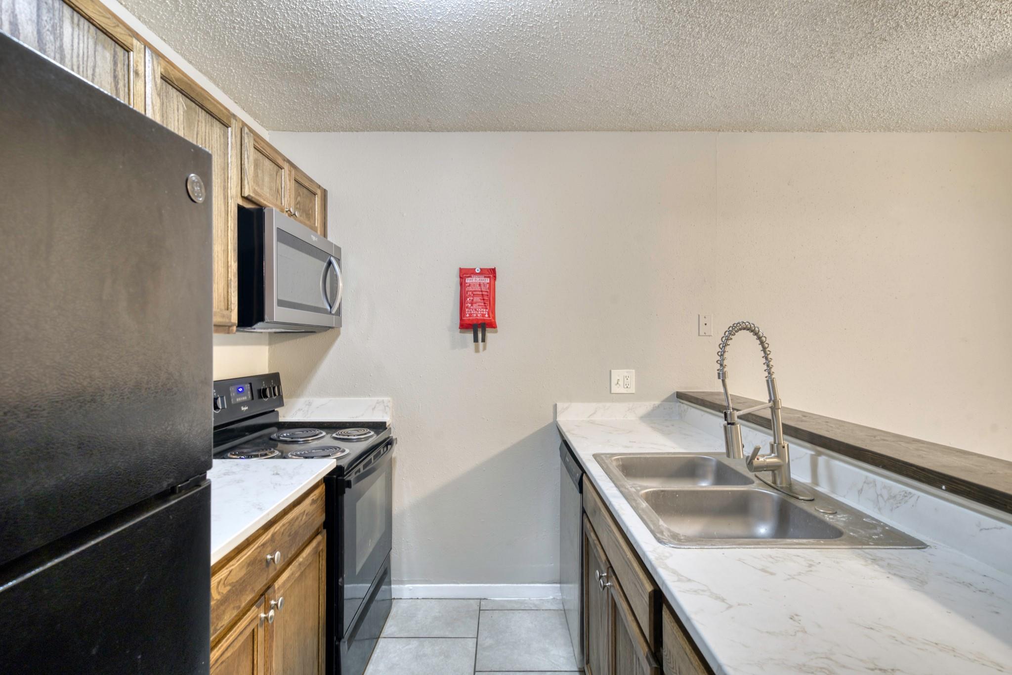 2000 Kazmeier Plz, Bryan, TX 77802