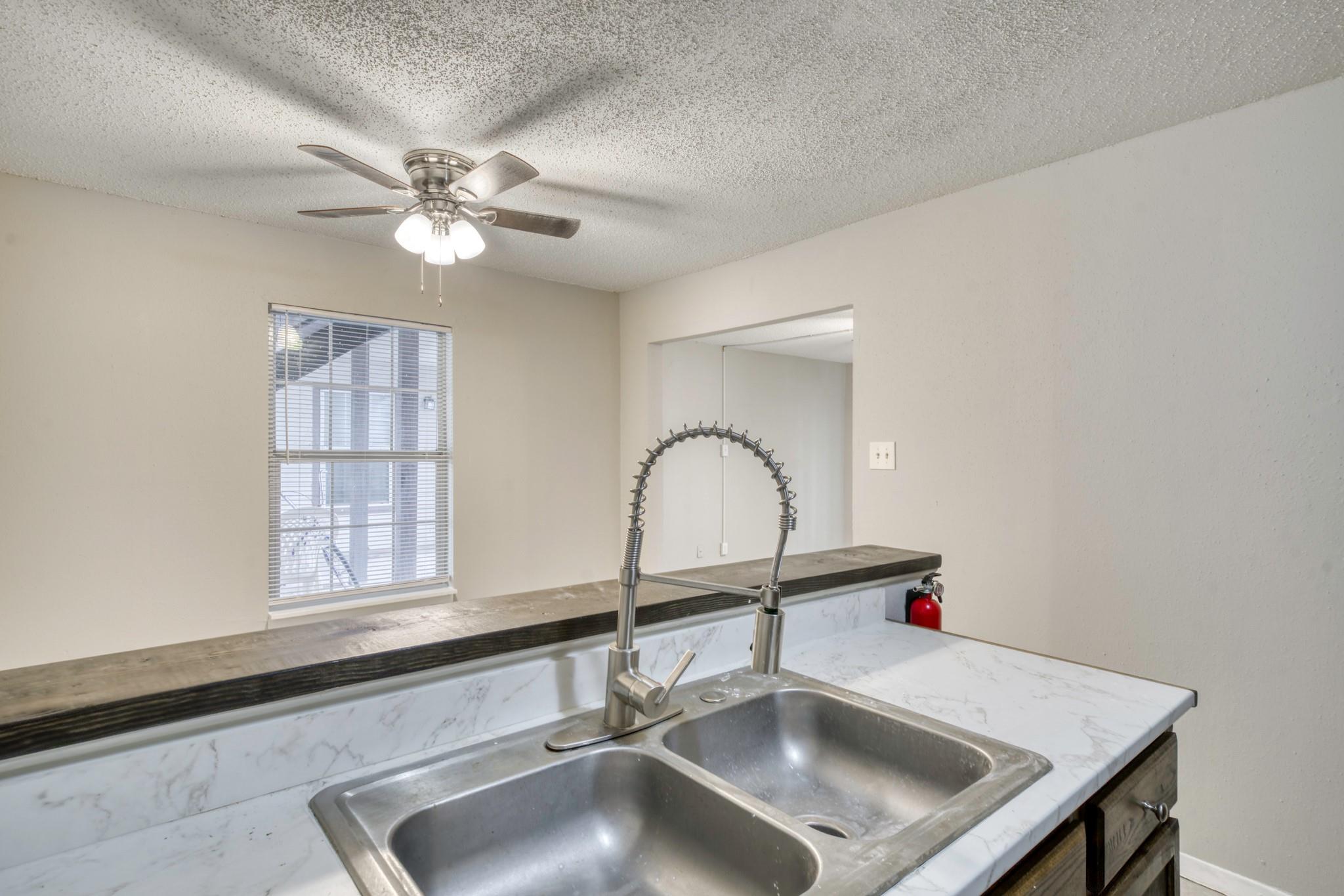 2000 Kazmeier Plz, Bryan, TX 77802