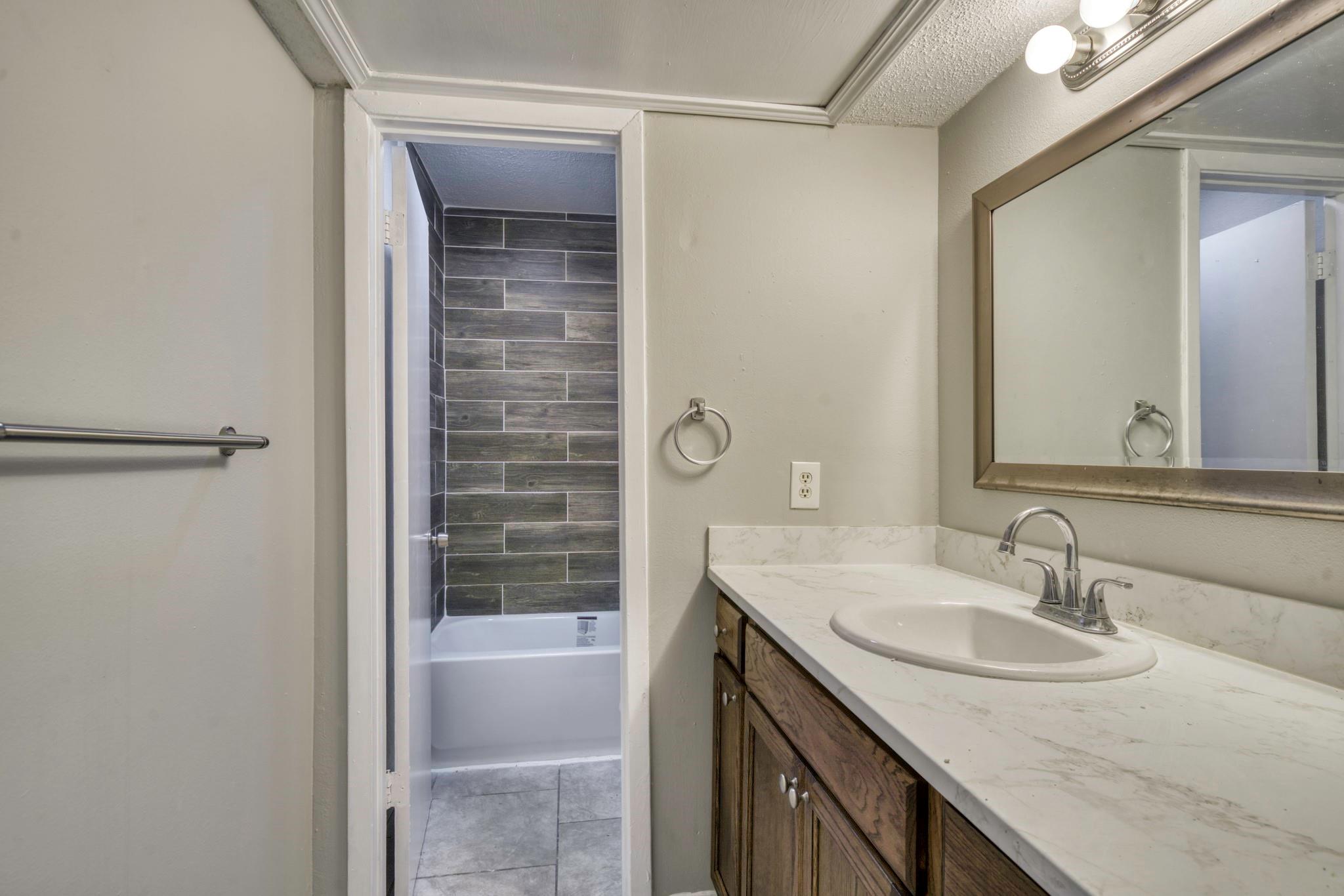 2000 Kazmeier Plz, Bryan, TX 77802