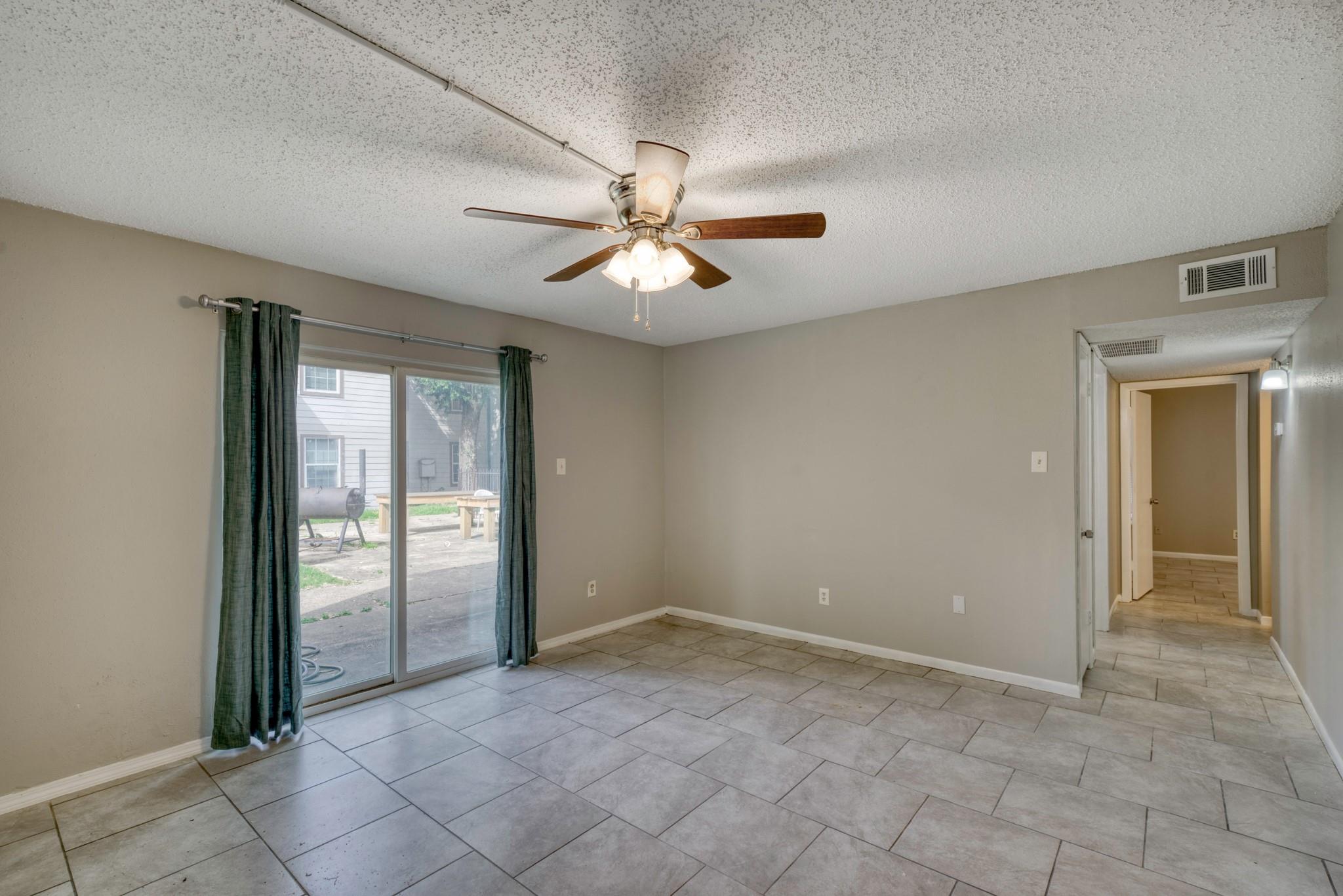 2000 Kazmeier Plz, Bryan, TX 77802