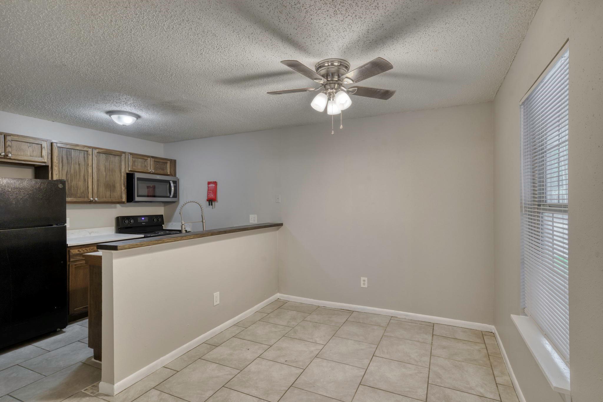 2000 Kazmeier Plz, Bryan, TX 77802