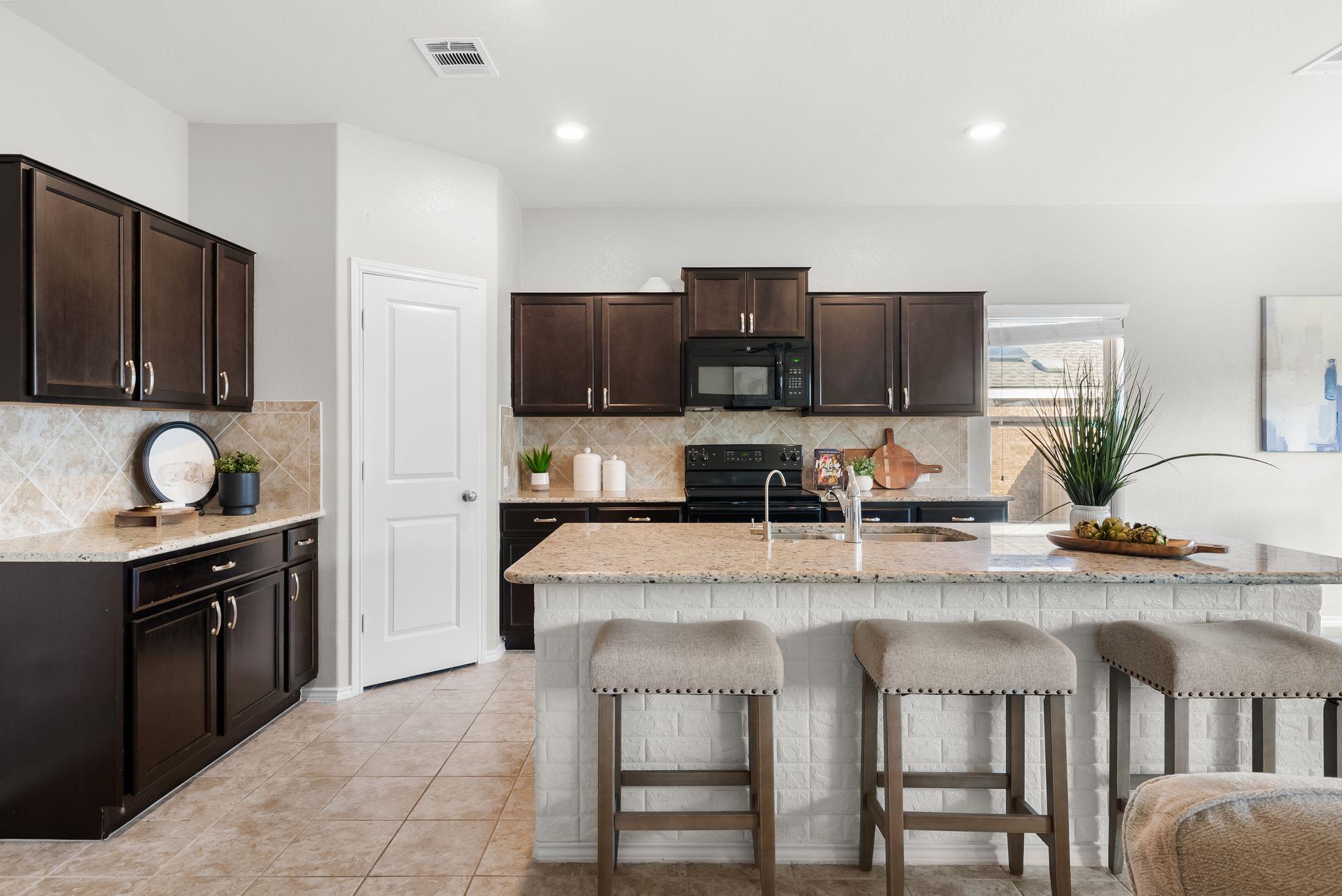 1016 Wolcott Dr, Leander, TX 78641