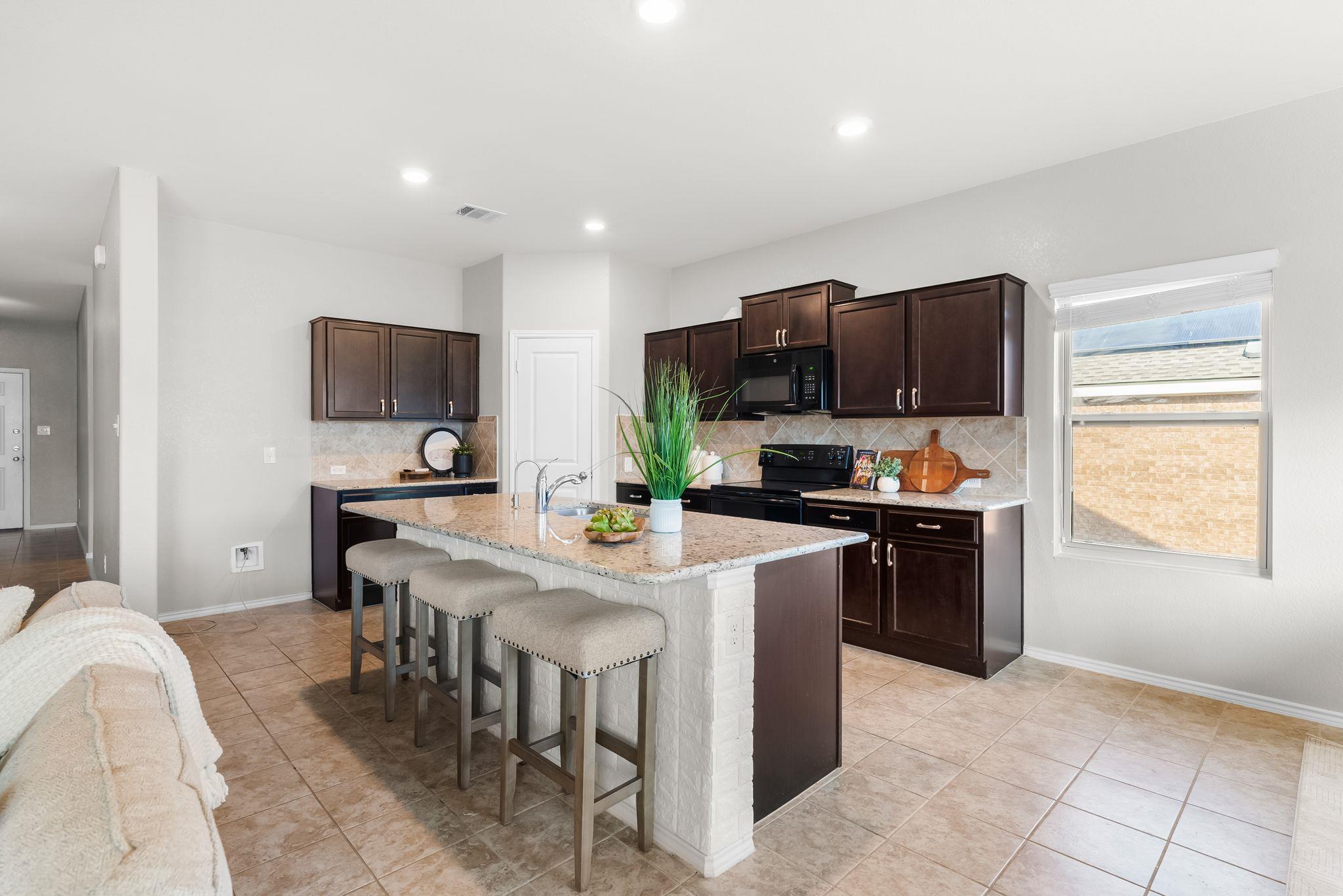 1016 Wolcott Dr, Leander, TX 78641