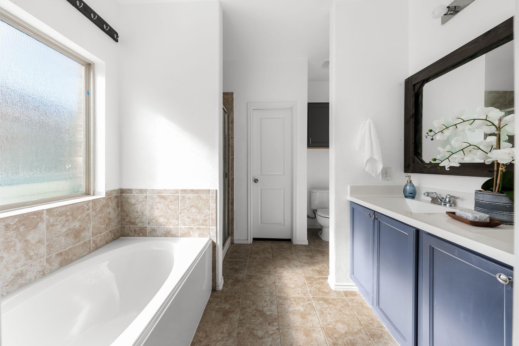 1016 Wolcott Dr, Leander, TX 78641