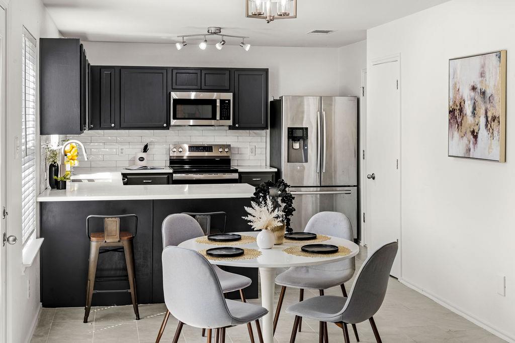 525 Meadow Park Dr, Georgetown, TX 78626