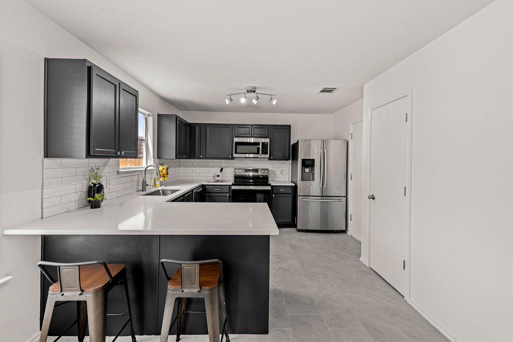 525 Meadow Park Dr, Georgetown, TX 78626