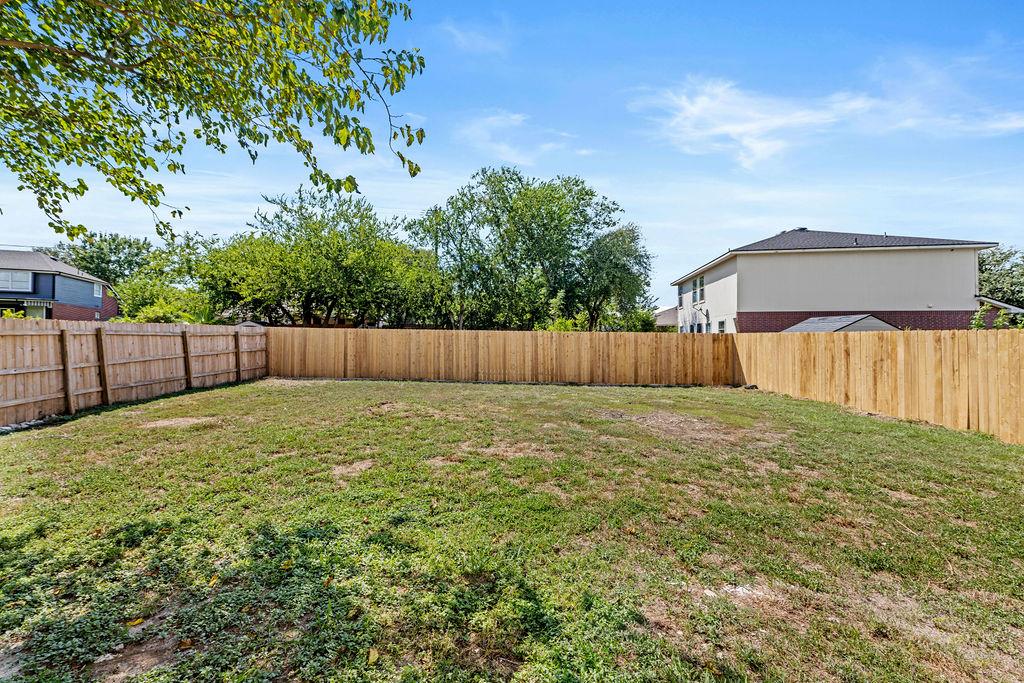 525 Meadow Park Dr, Georgetown, TX 78626