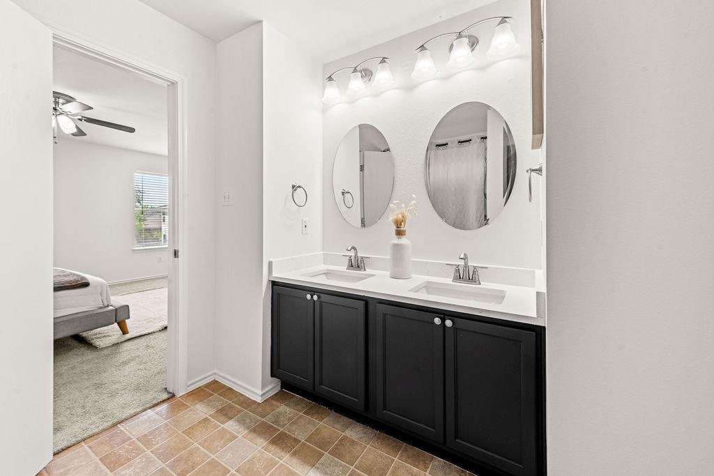 525 Meadow Park Dr, Georgetown, TX 78626