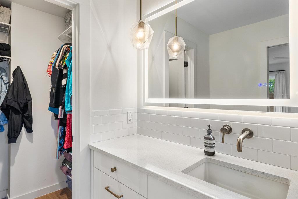 4618 Trail Crest Cir, Austin, TX 78735