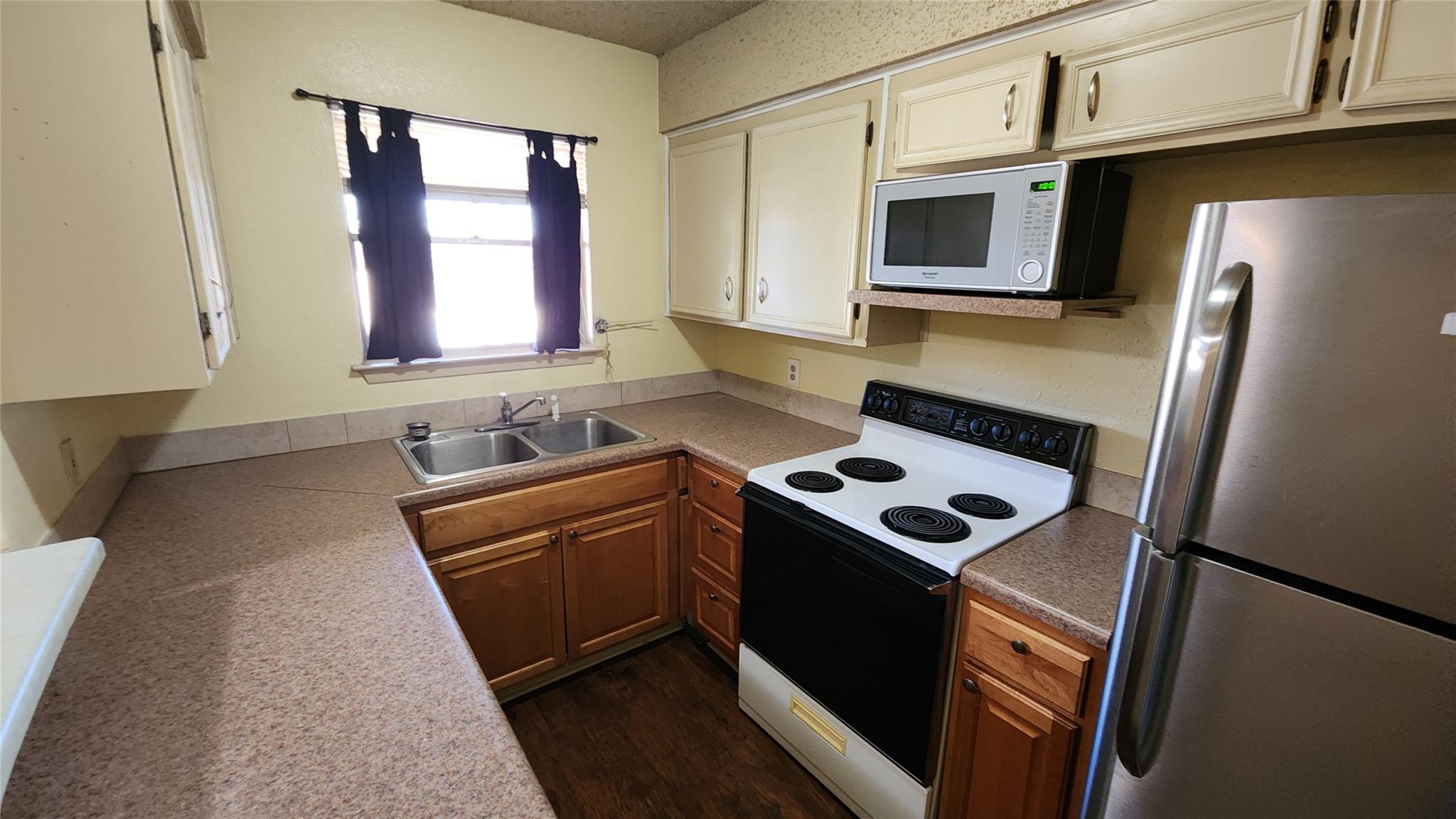 208 N Vanderveer St # 4, Burnet, TX 78611