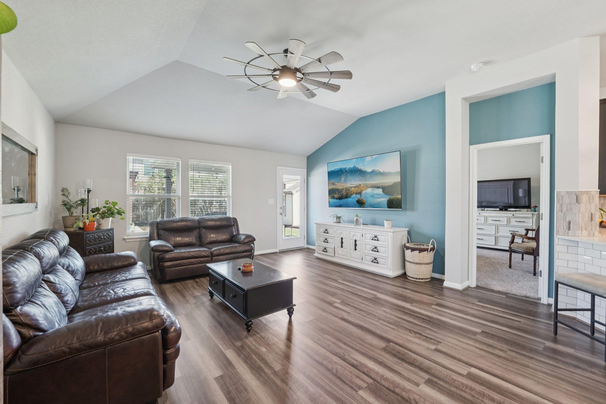 507 Bluejack Way, Hutto, TX 78634