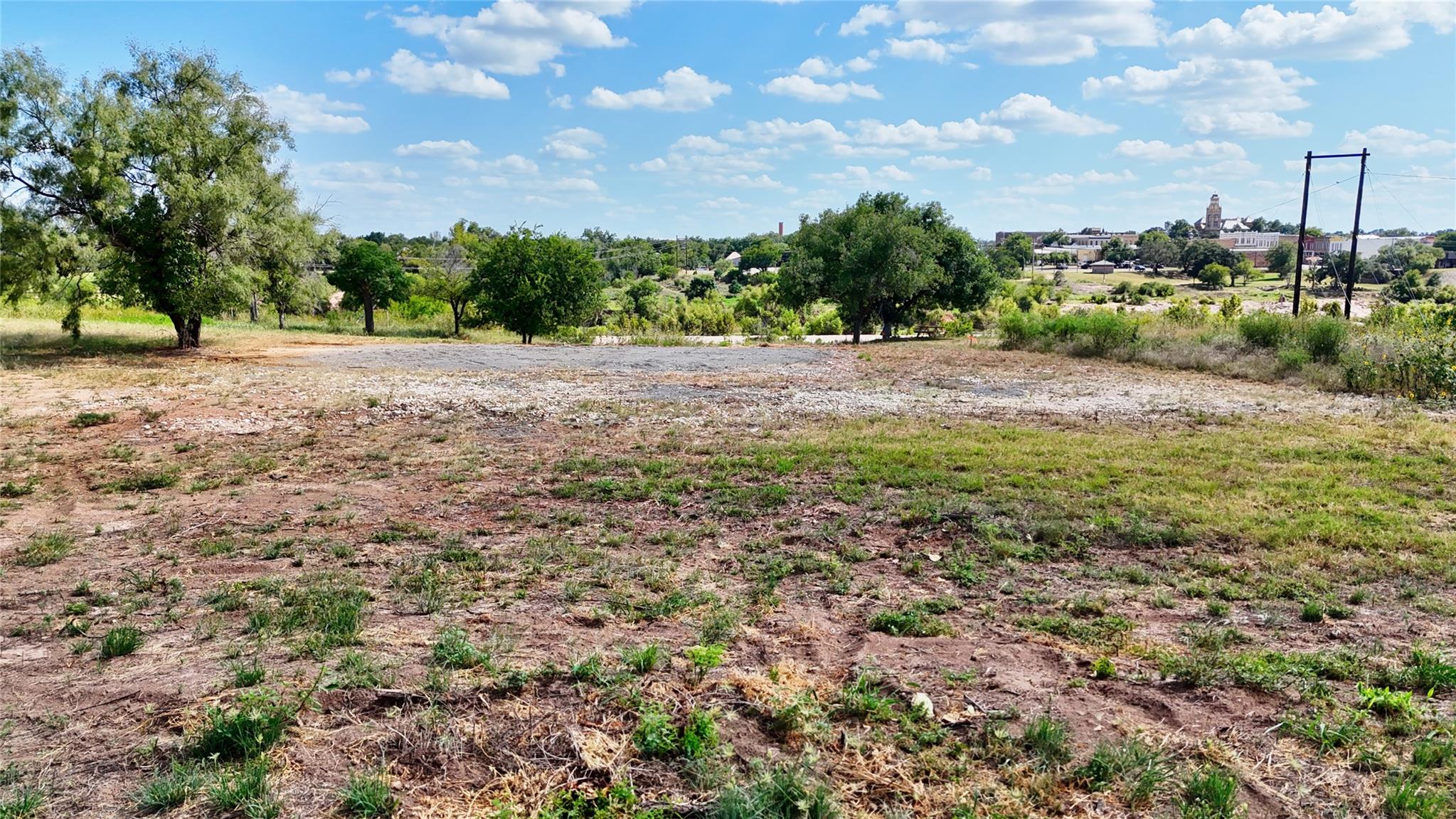 2 Walden Way, Llano, TX 78643