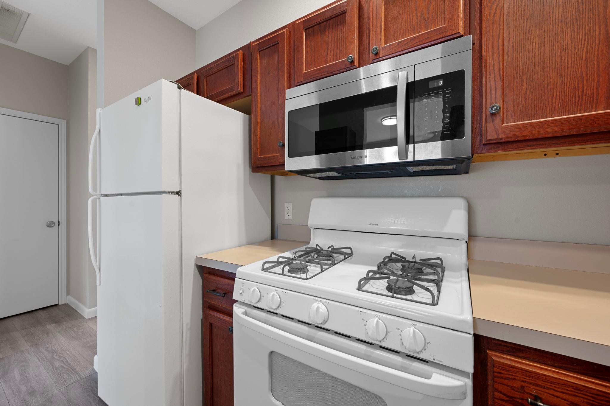 106 Shenandoah Trl, Elgin, TX 78621